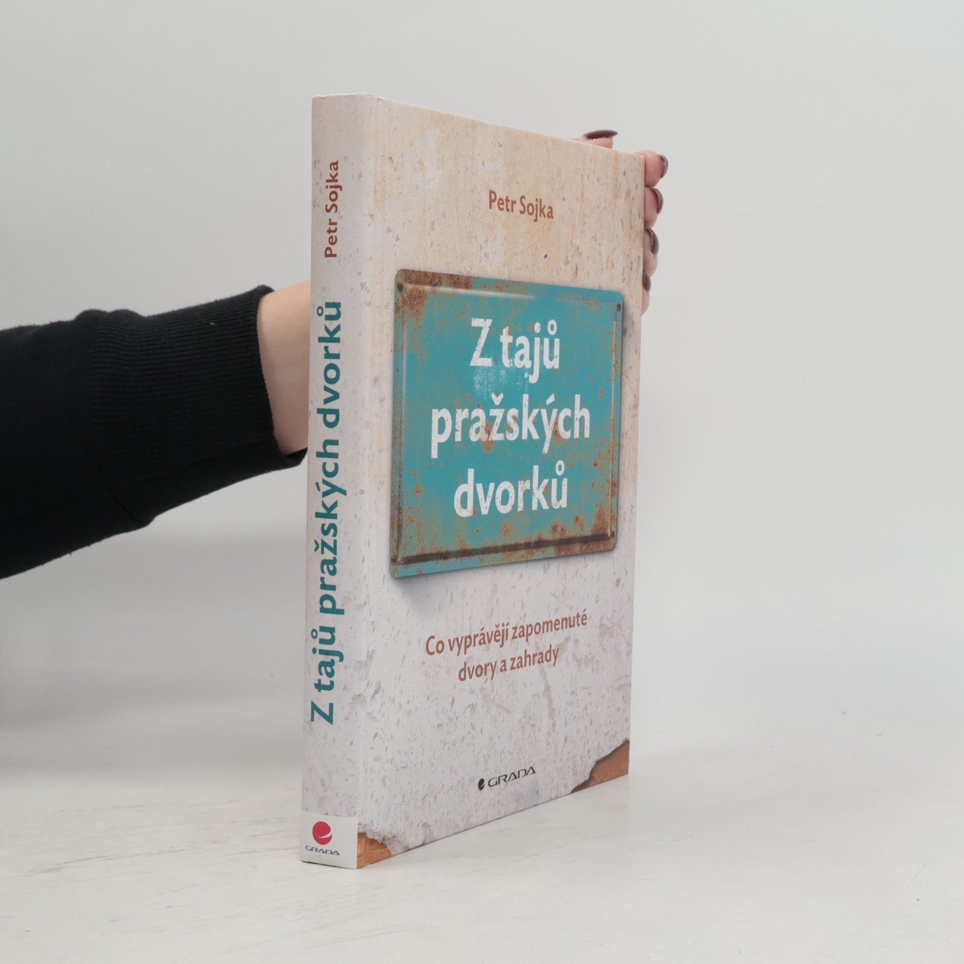 Z tajů pražských dvorků : co vyprávějí zapomenuté dvory a zahrady