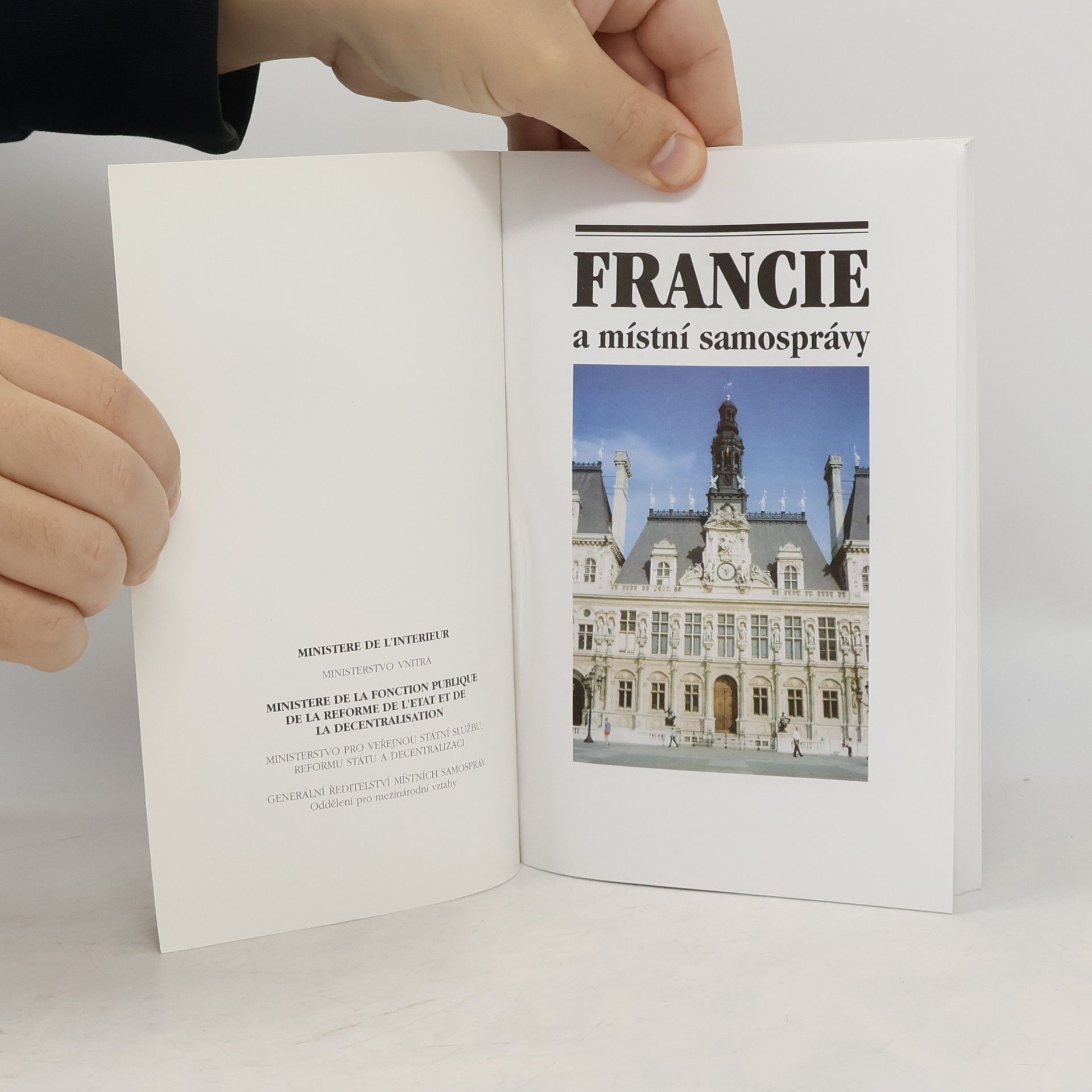 Various authors Francie a místní samosprávy