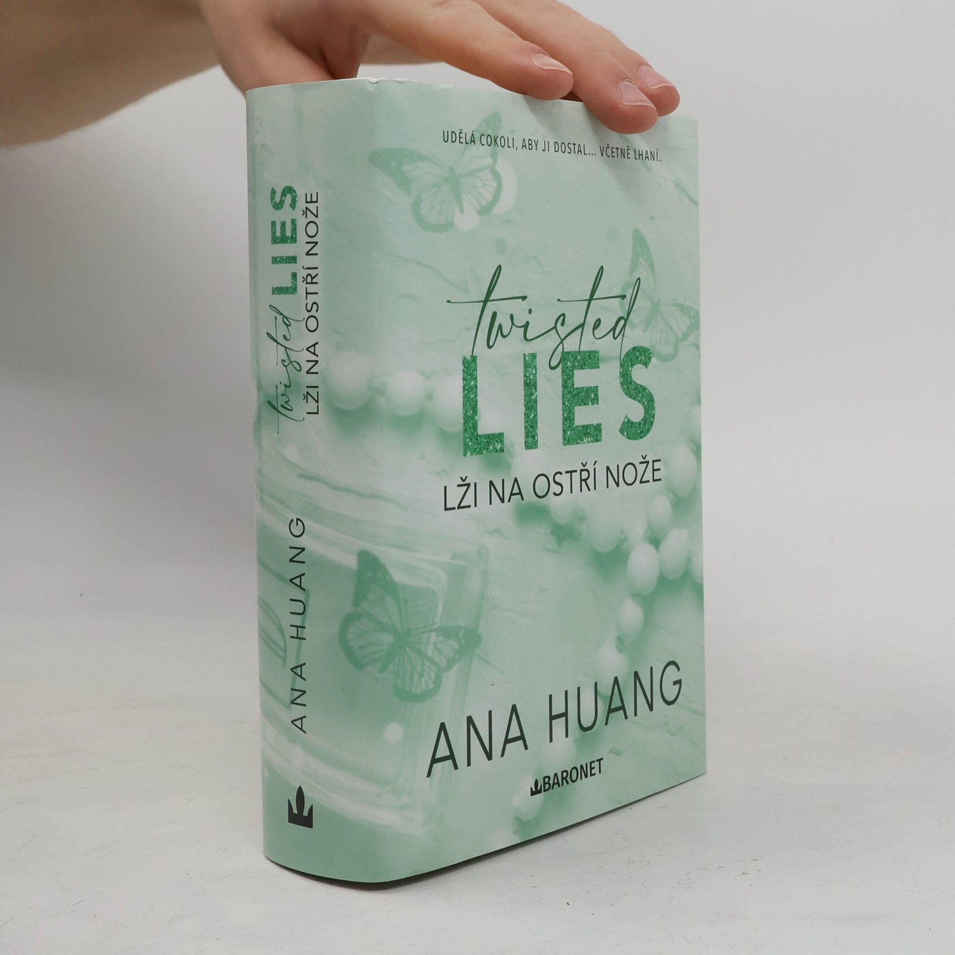 Twisted Lies. Lži na ostří nože