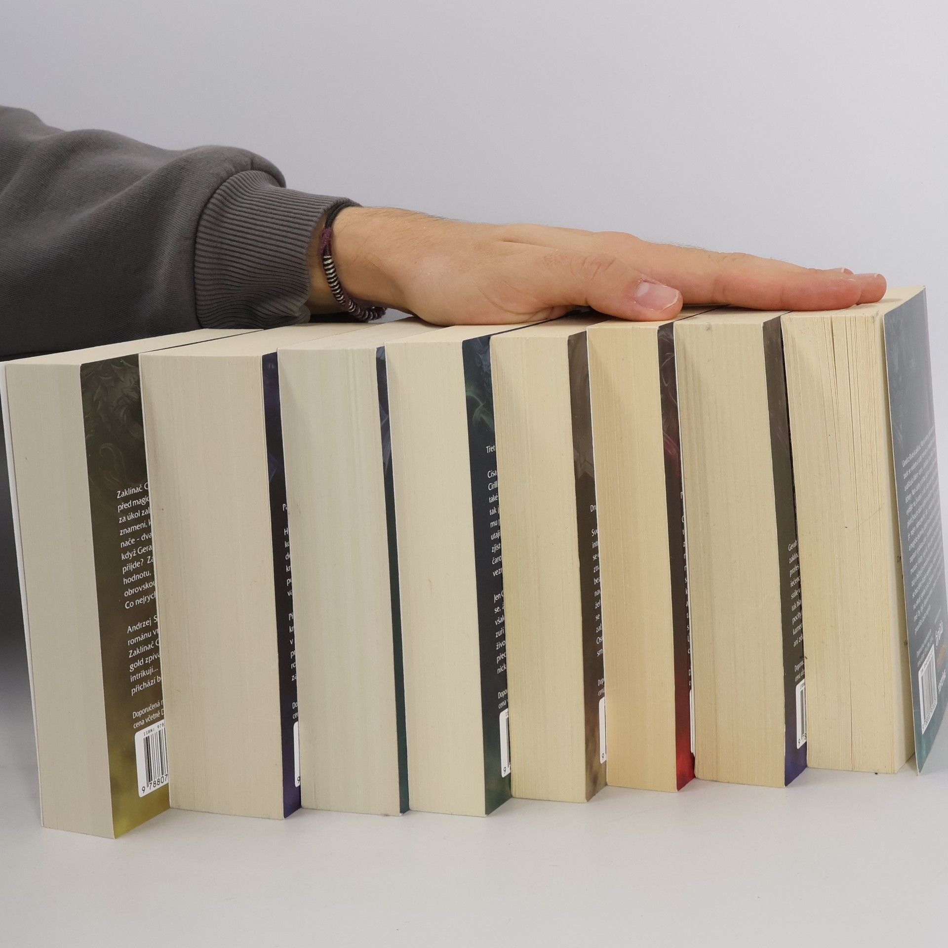 Andrzej Sapkowski Zaklínač - komplet box (8 knih)
