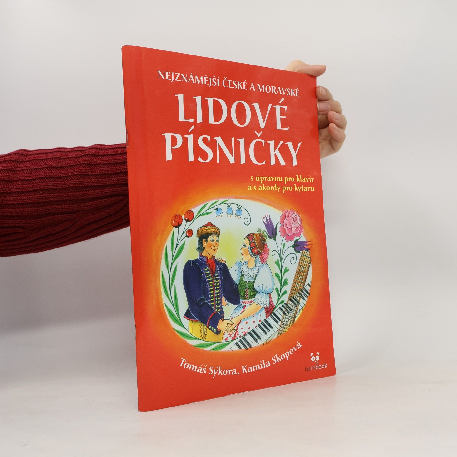 Tomáš Sýkora Nejznámější české a moravské lidové písničky : s úpravou pro klavír a s akordy pro kytaru