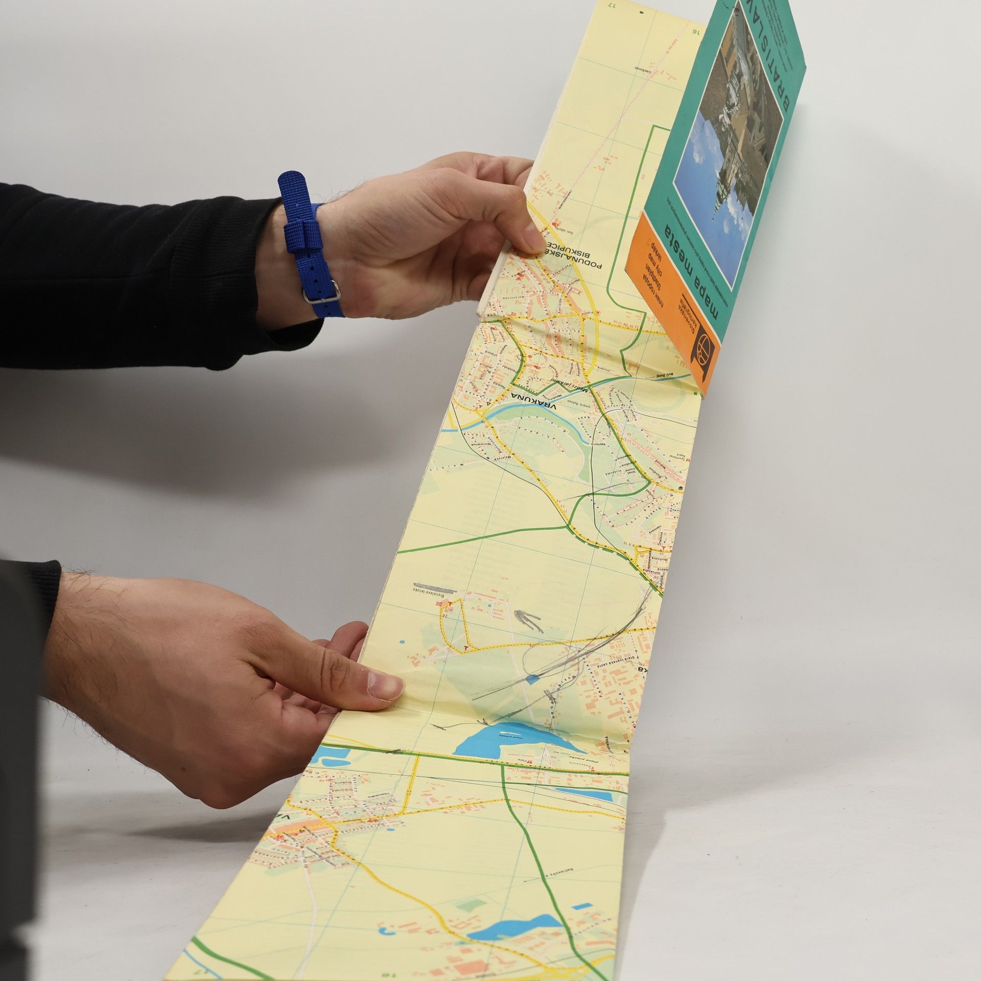 Slovenská kartografia Bratislava, mapa mesta: Nové mestské časti, nové názvy ulíc, zoznam premenovaných ulíc