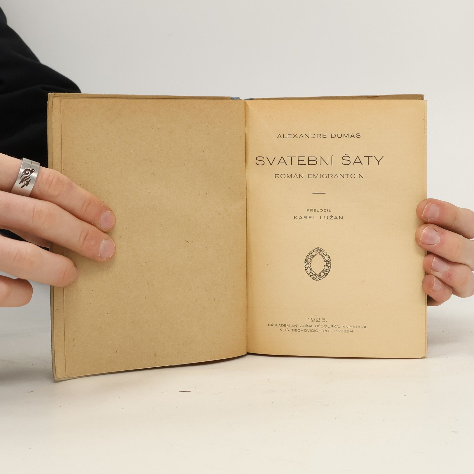 Alexandre Dumas Svatební šaty
