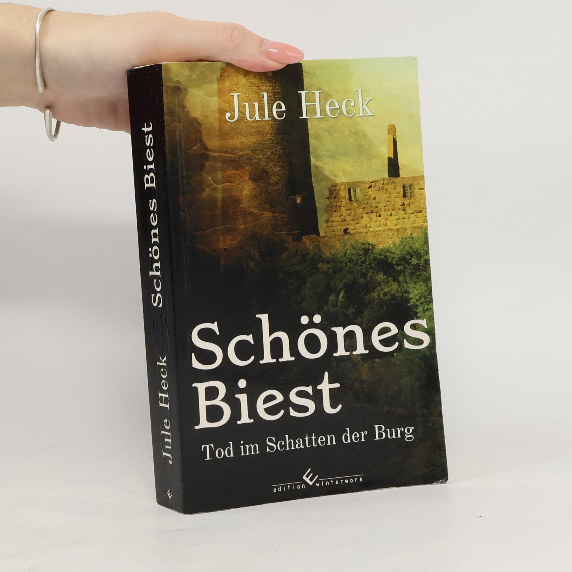 Tod im Schatten der Burg - Schönes Biest