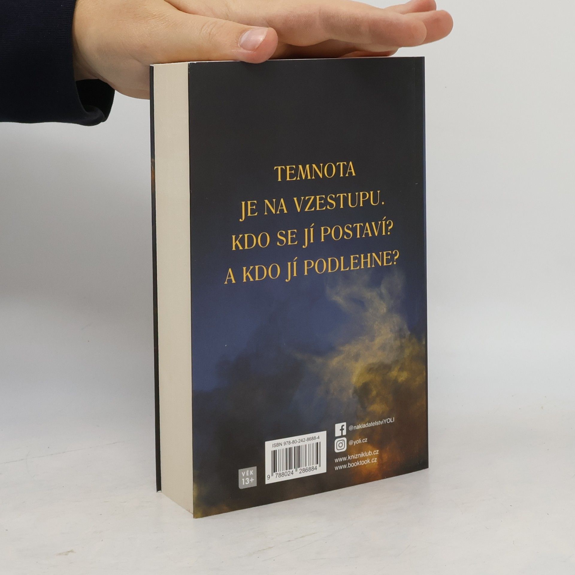 C. S. Pacat Úsvit temna