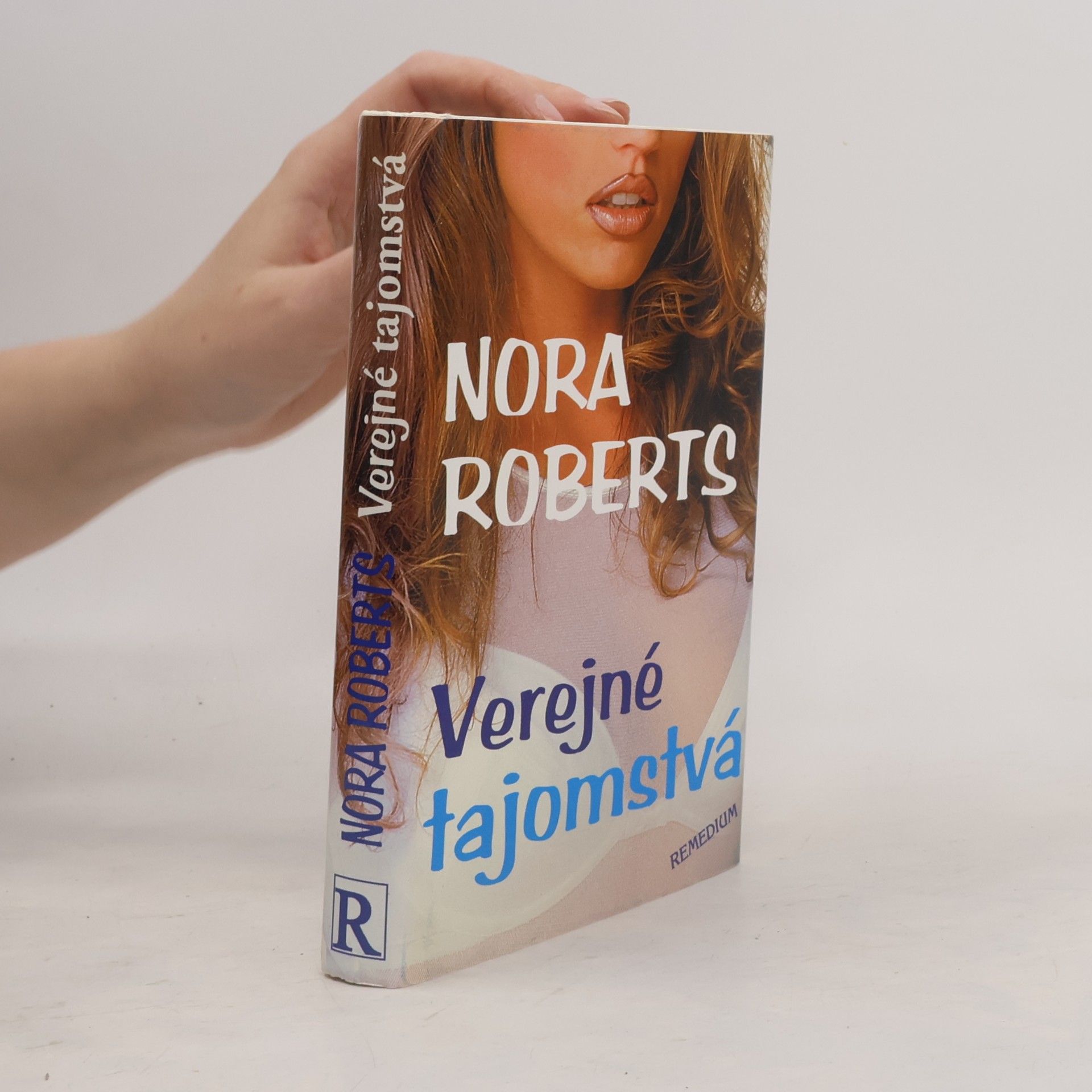 Nora Roberts Verejné tajomstvá