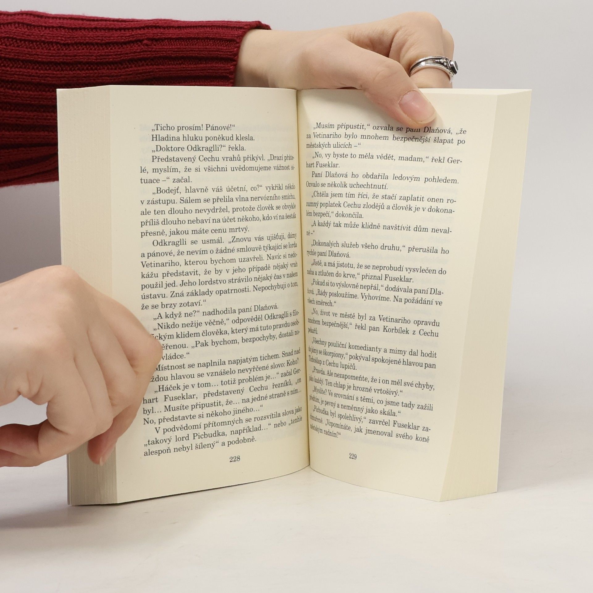 Terry Pratchett Nohy z jílu