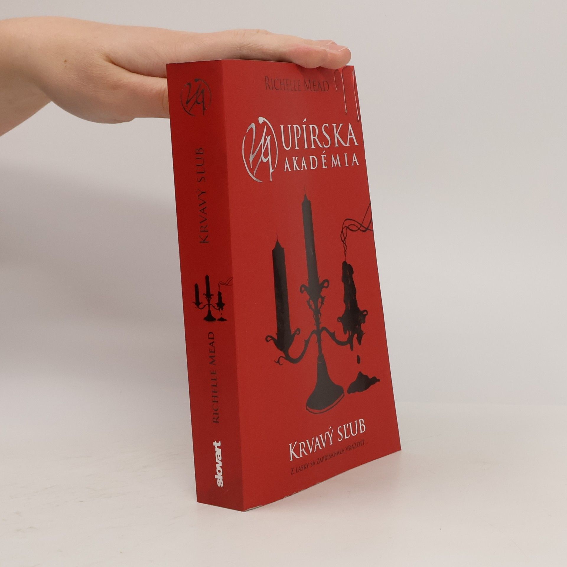 Richelle Mead Upírska akadémia. Krvavý sľub