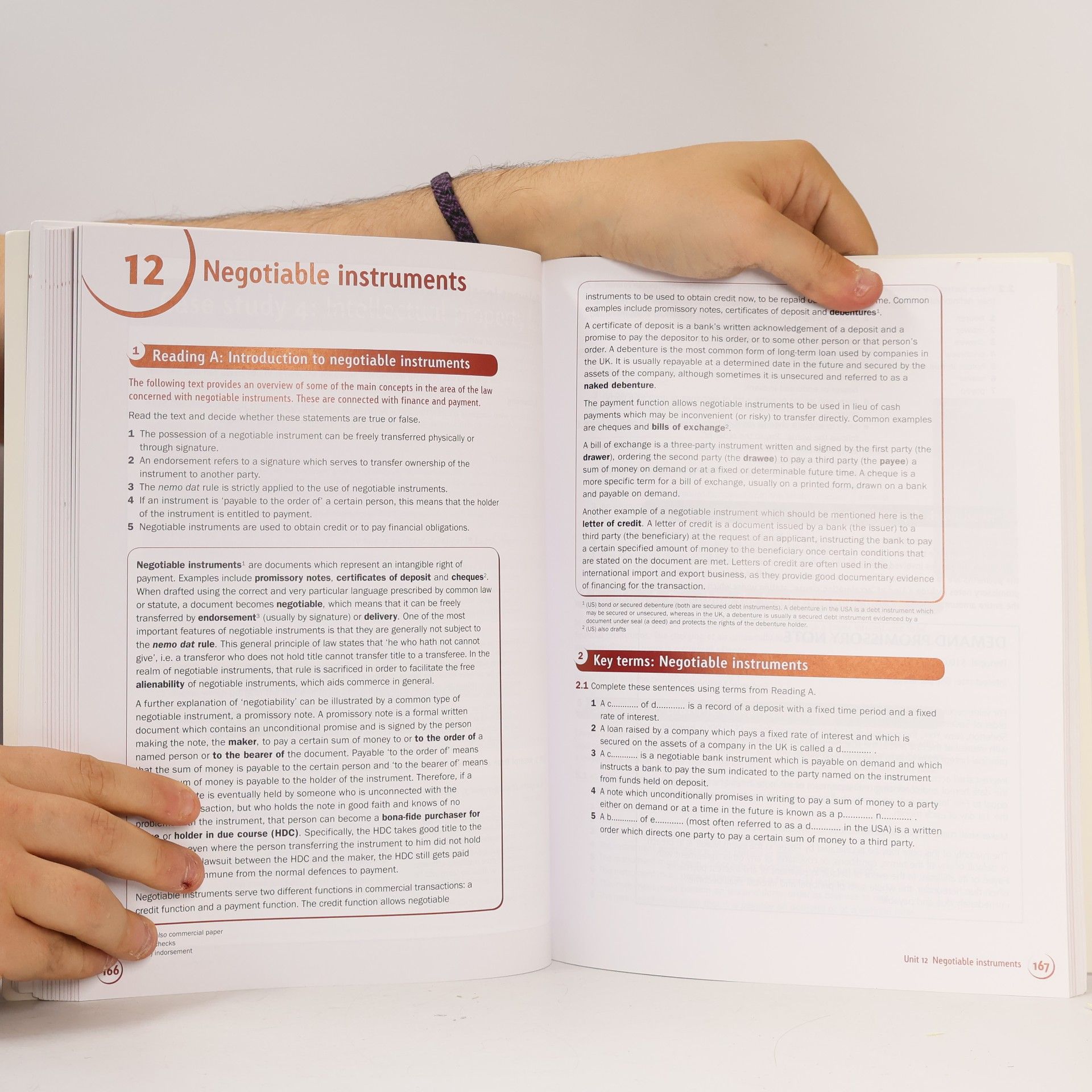 Amy Krois-Lindner International legal English: A course for classroom or self-study use