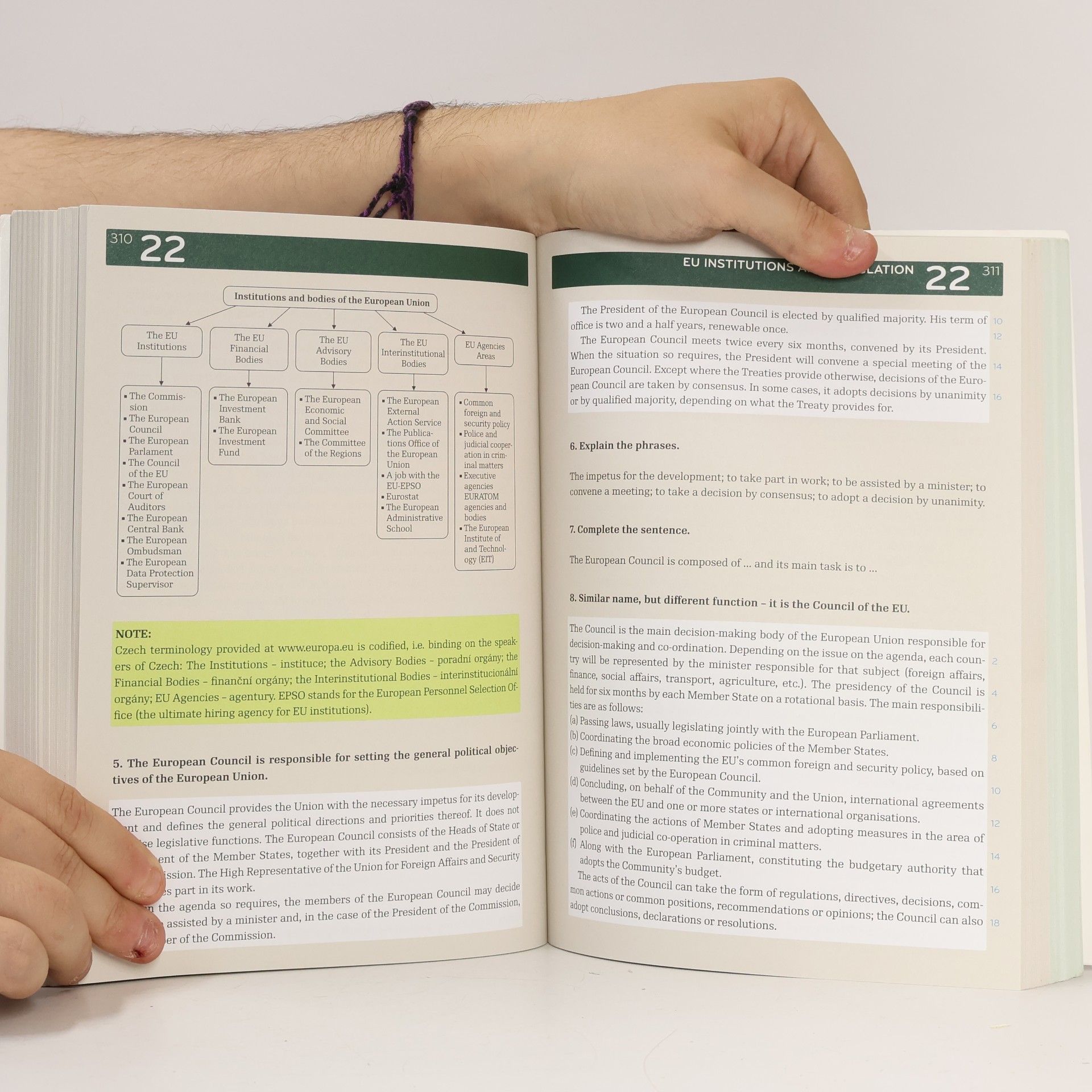 Marta Chromá New introduction to legal English : revised edition (2. díl)
