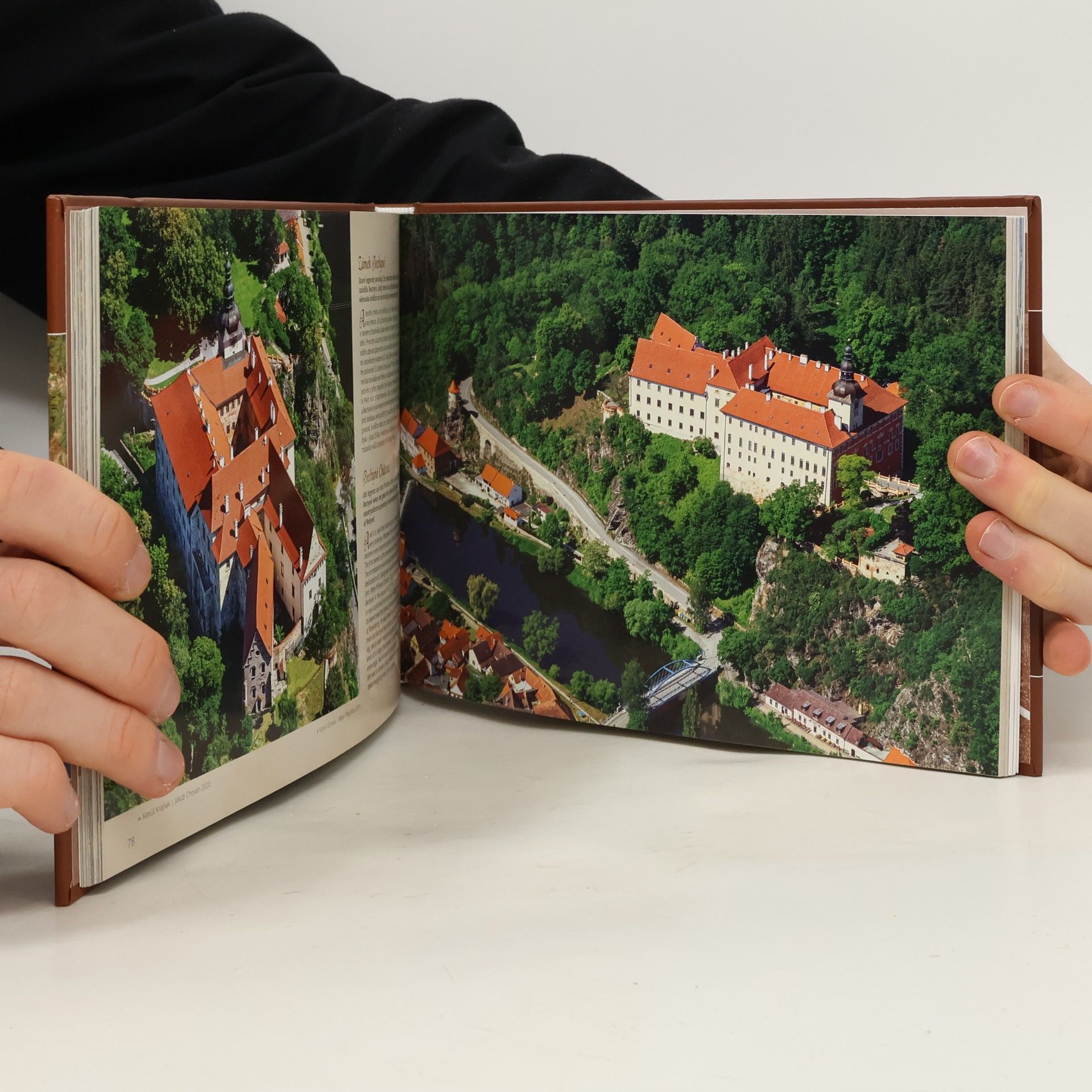 Lubomír Sedlák České hrady a zámky z nebe. 2. díl, Jižní Čechy = Czech castles and châteaux from heaven. Part 2, South Bohemia