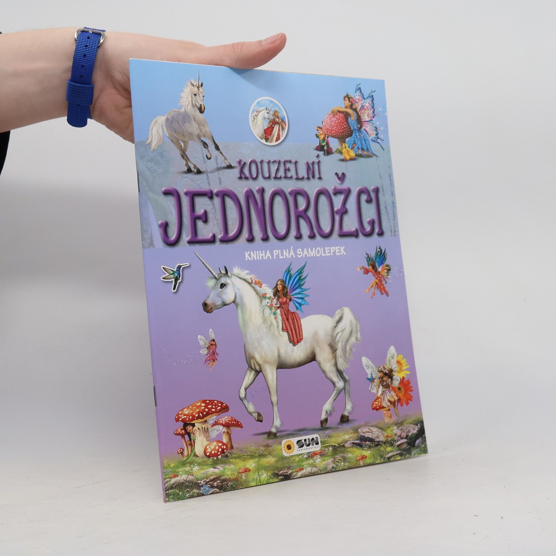 Kouzelní jednorožci - Kniha plná samolepek