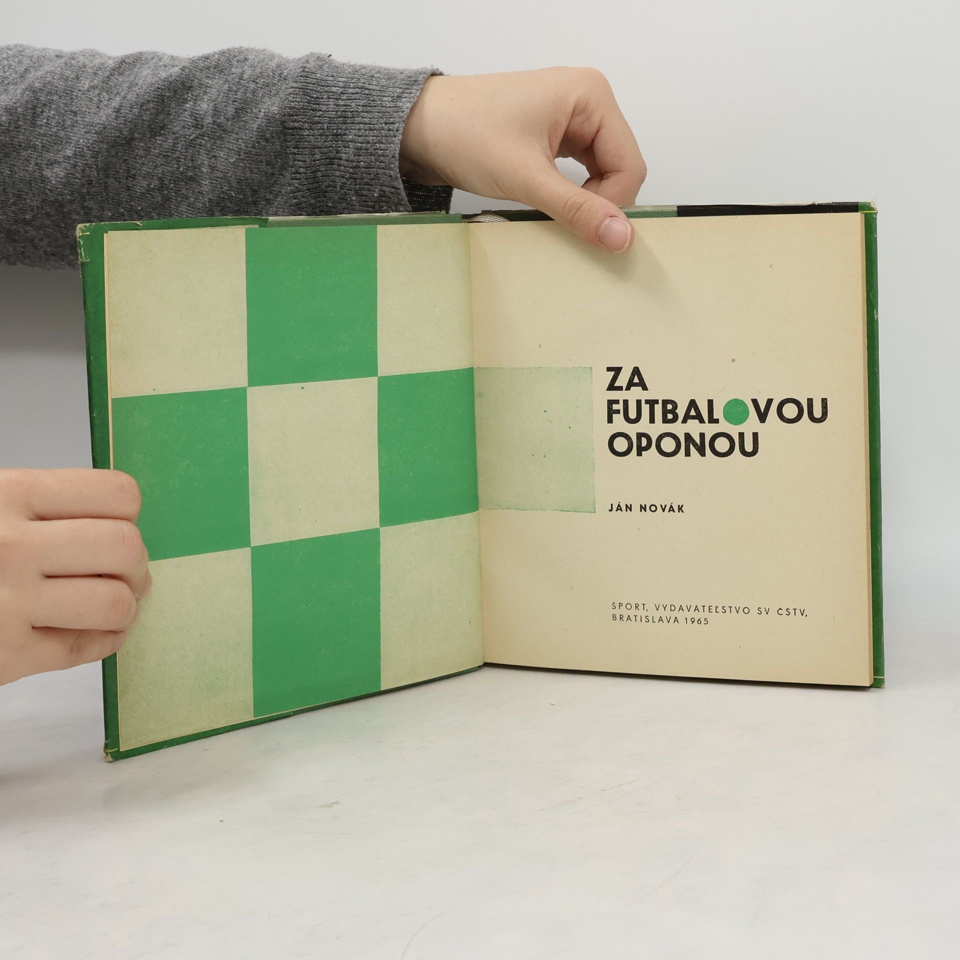 Adam Novák Za futbalovou oponou