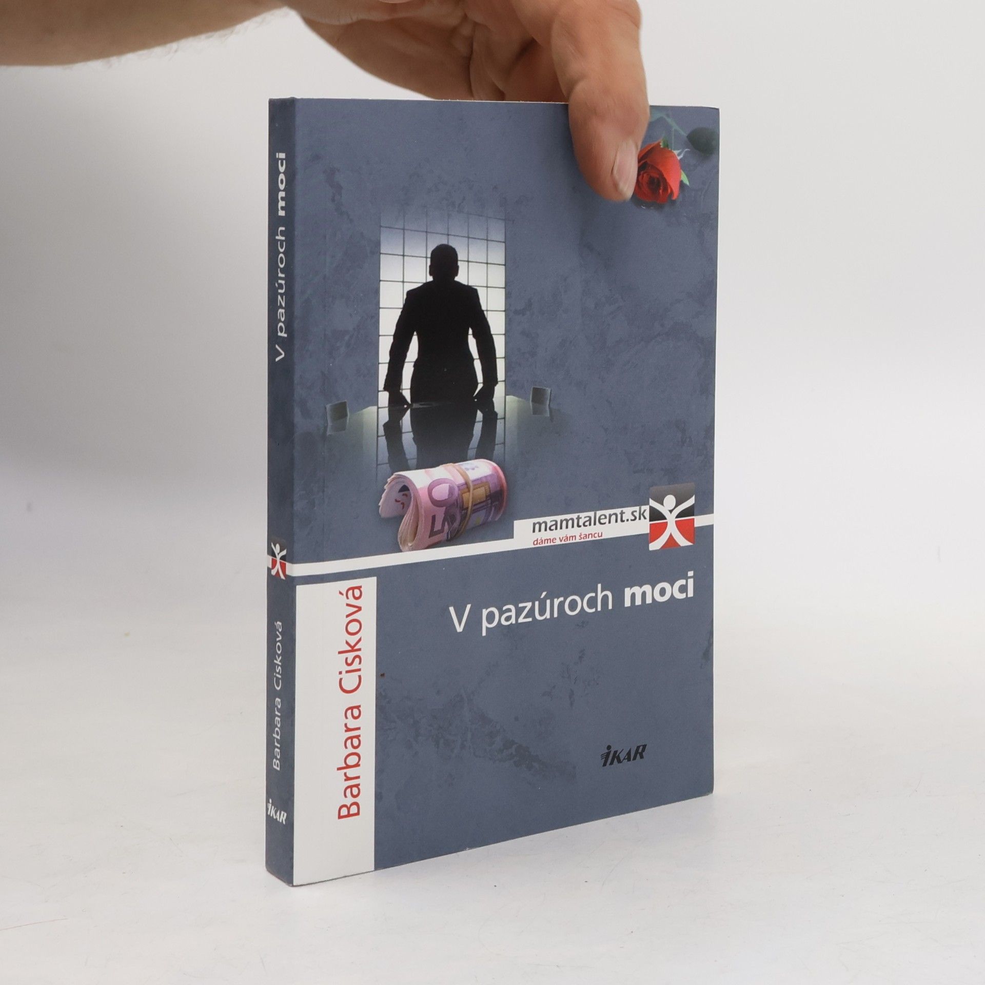 V pazúroch moci