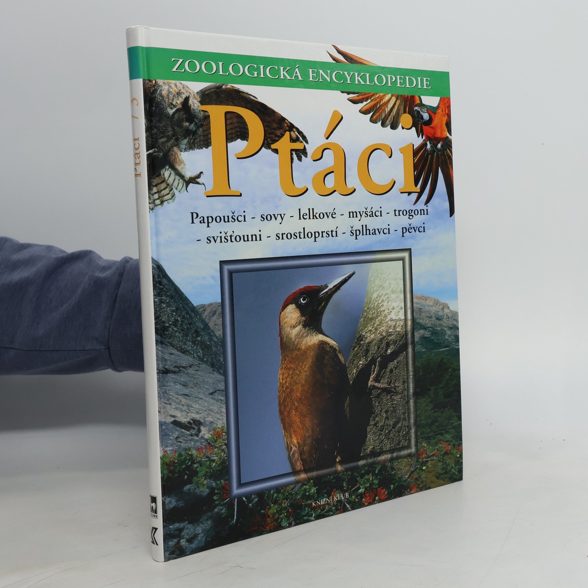 Ptáci. Papoušci, sovy, lelkové, svišťouni, kolibříci, srostloprstí, šplhavci, pěvci