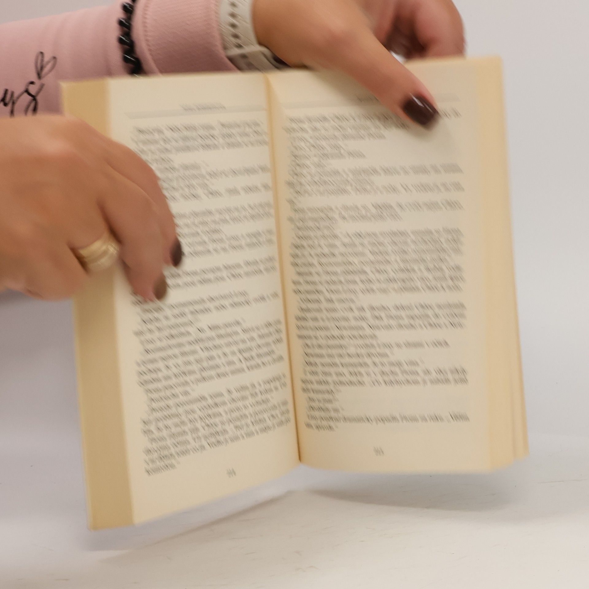 Nora Roberts Rudý šál