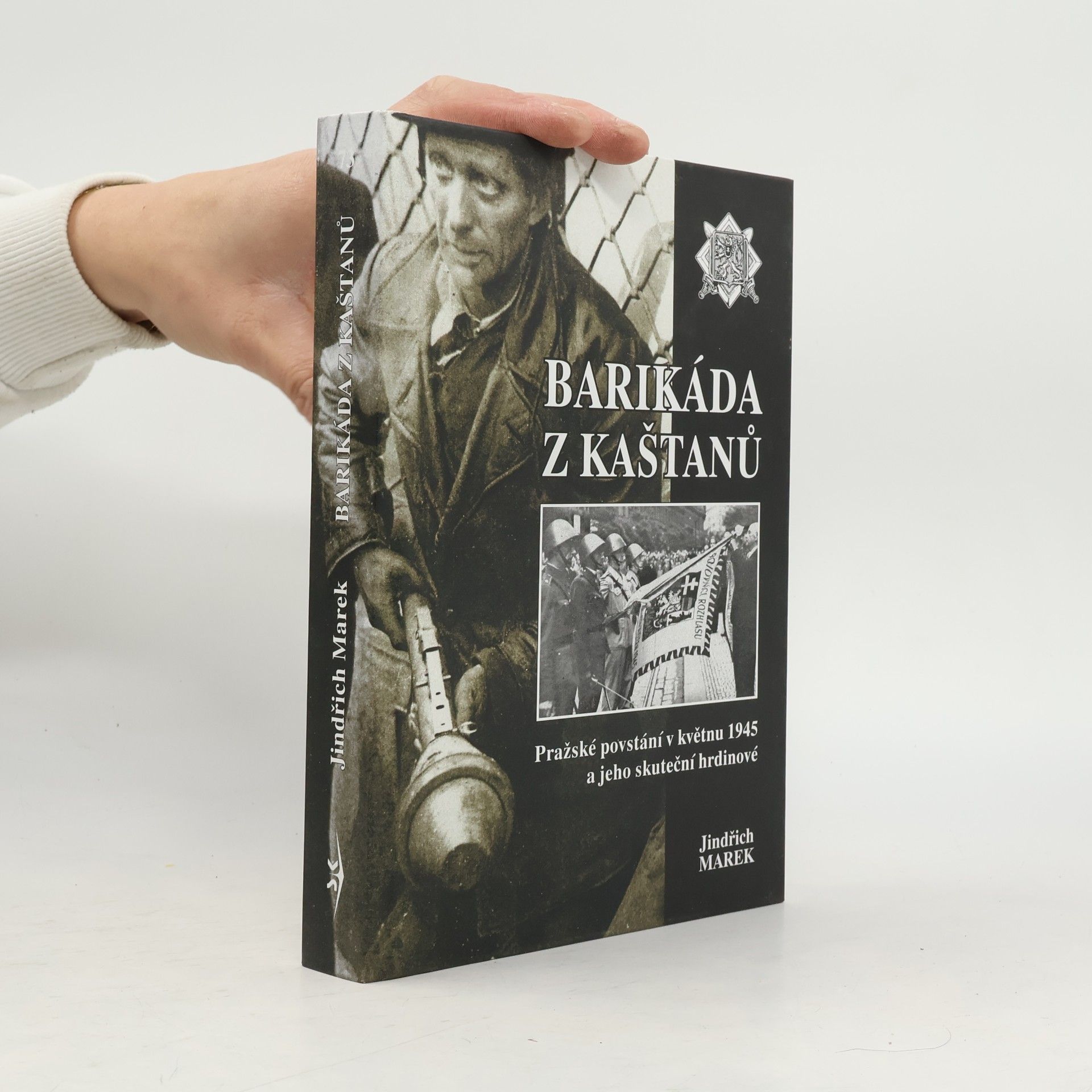 Barikáda z kaštanů. Pražské povstání v květnu 1945 a jeho skuteční hrdinové