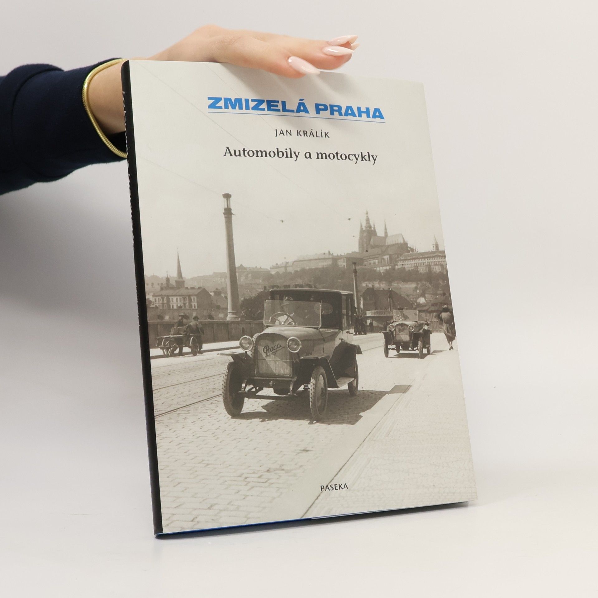 Zmizelá Praha. Automobily a motocykly