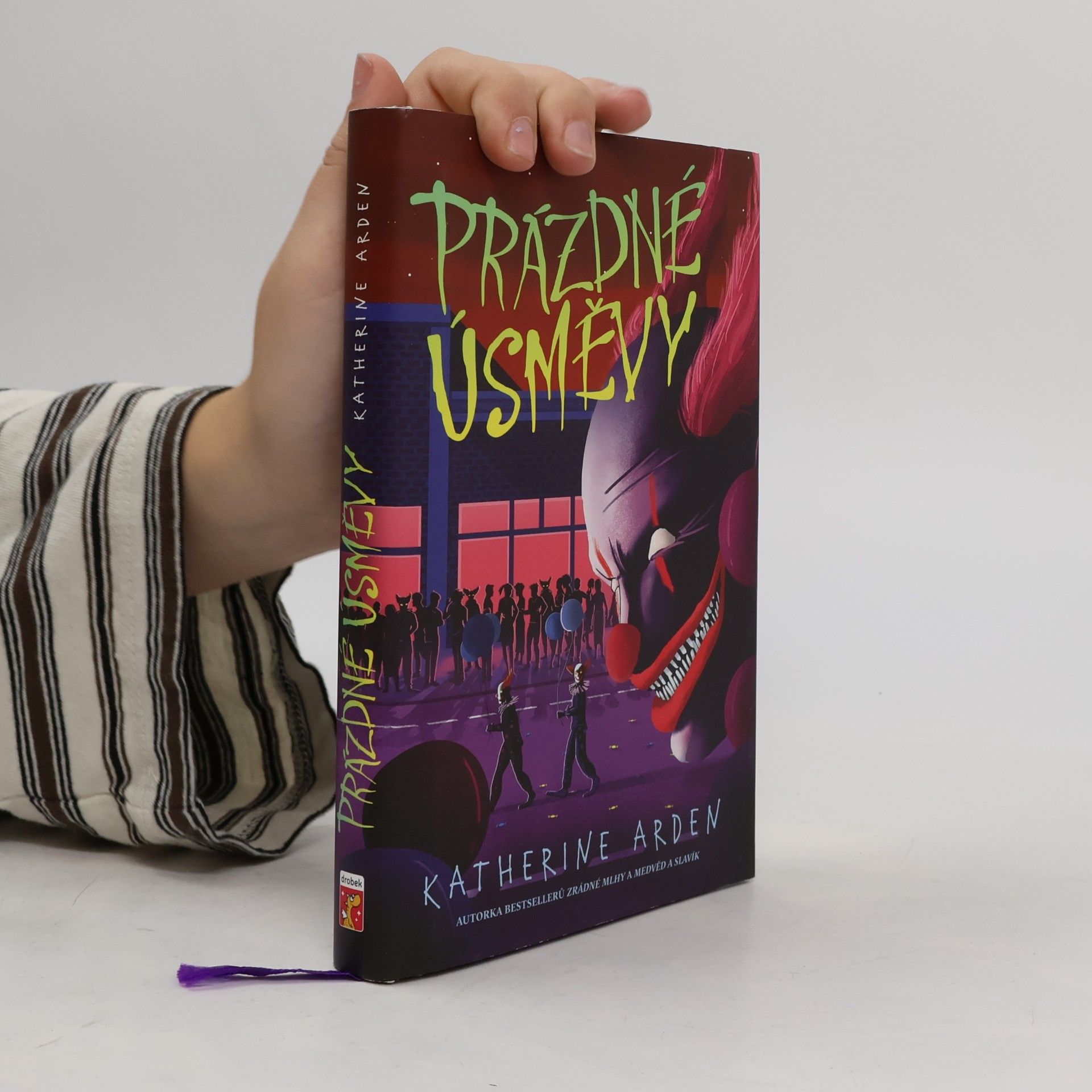 Prázdné úsměvy