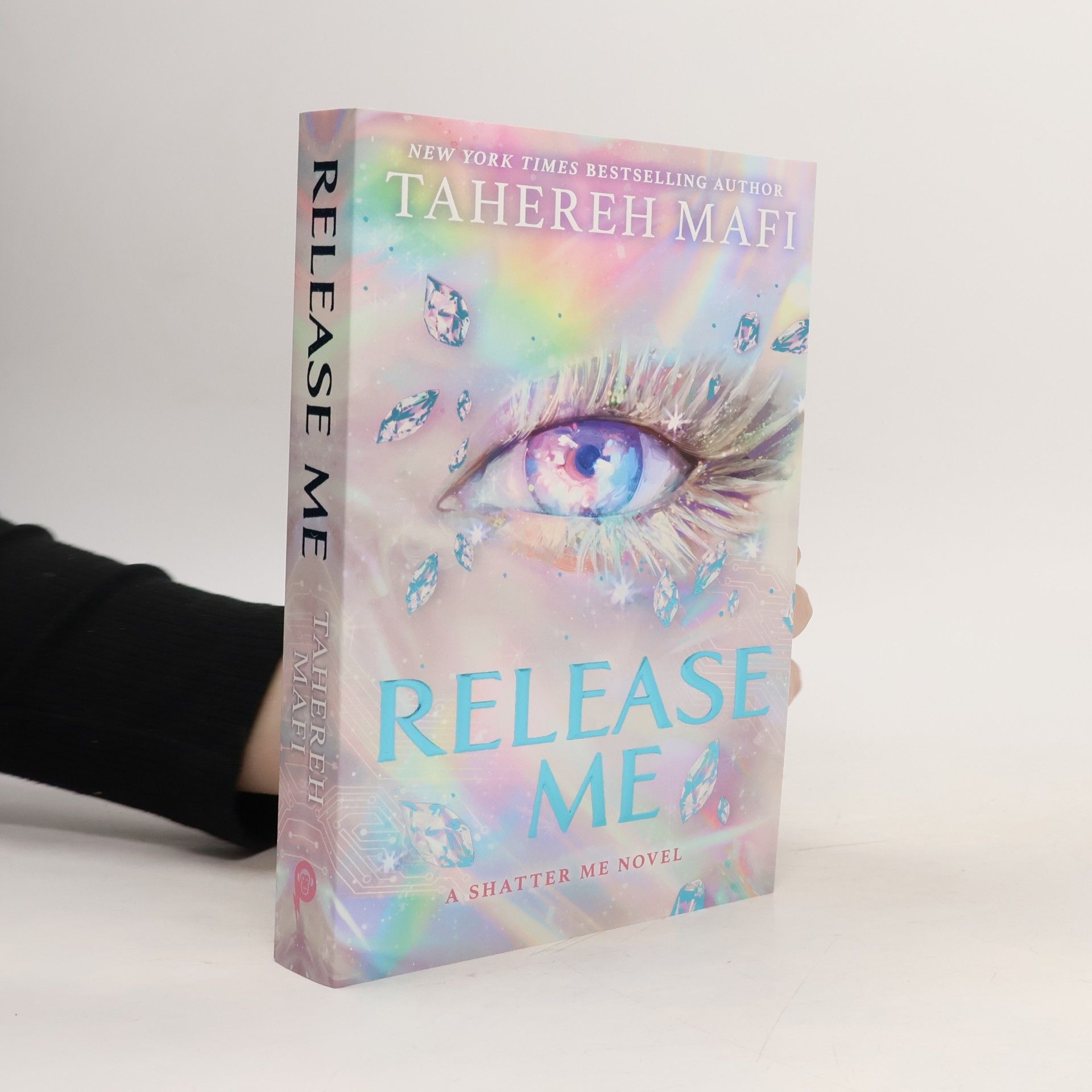 Release Me: The sequel to the Sunday Times and NYT bestseller WATCH ME, set in the dystopian romantasy world of global sensation Shatter Me – new for 2026! (Shatter Me: The New Republic)