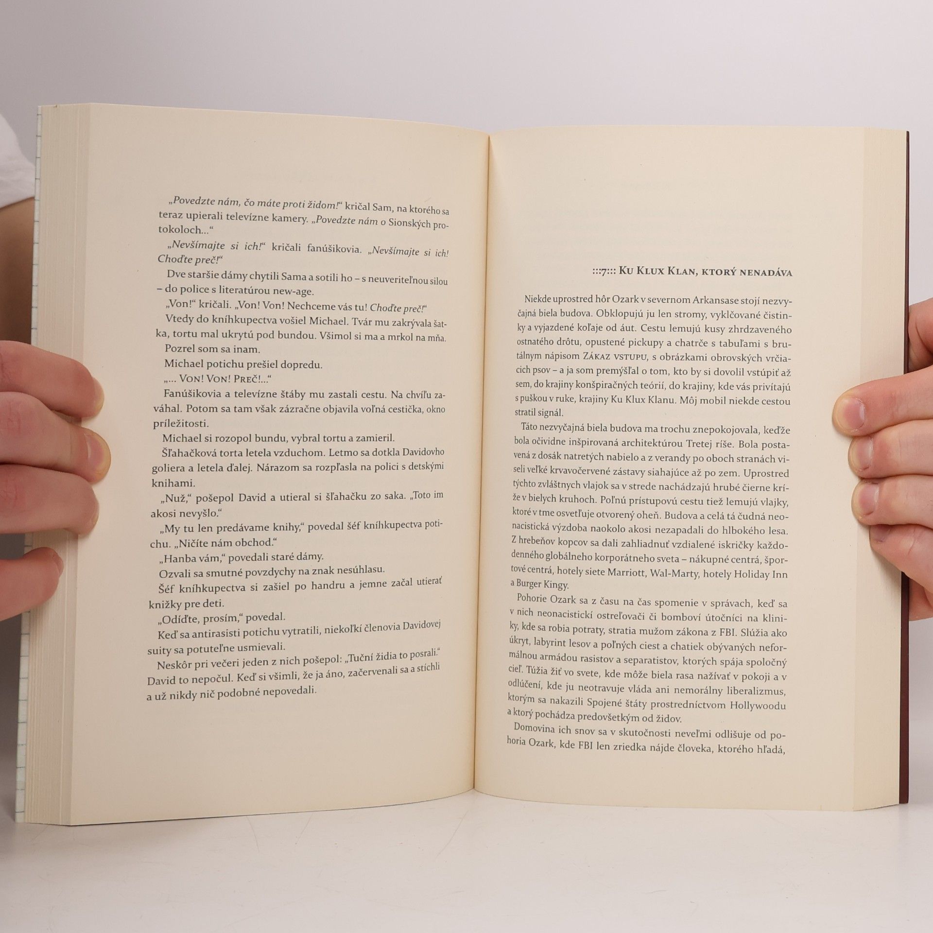 Jon Ronson Oni : na potulkách s extrémistami