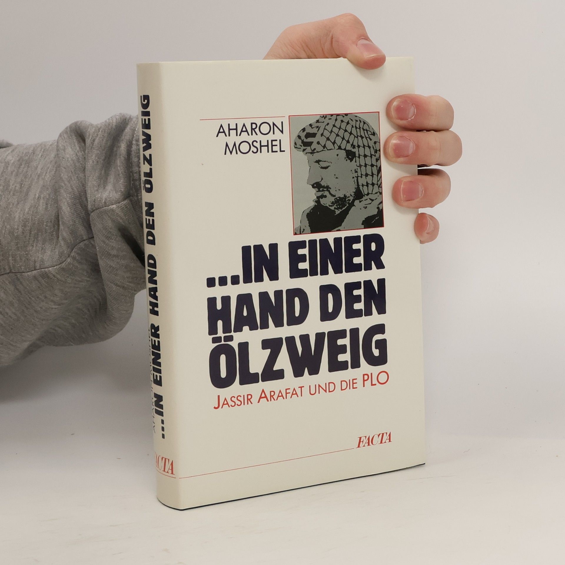 In einer Hand den Ölzweig