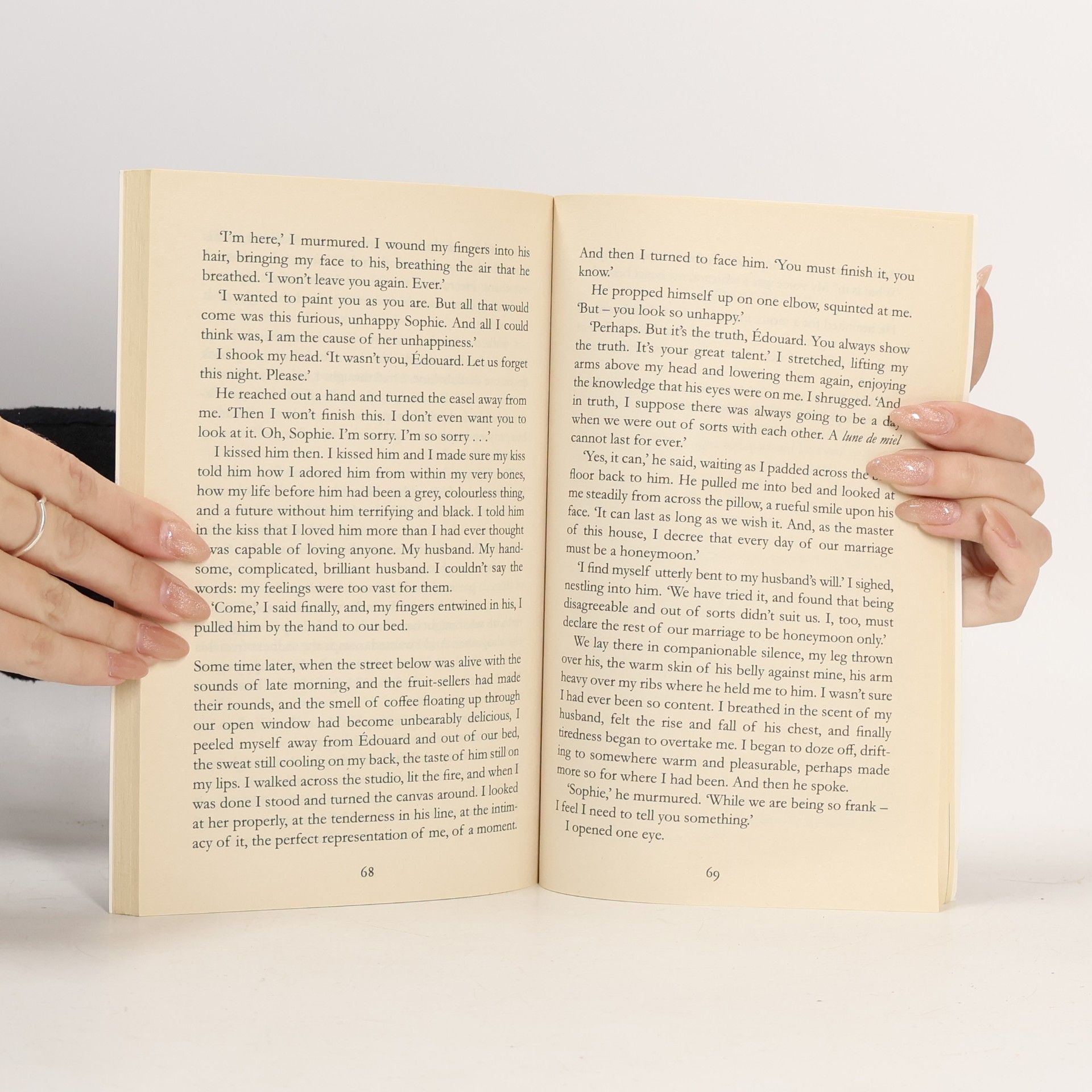 Jojo Moyes Honeymoon in Paris : a novella