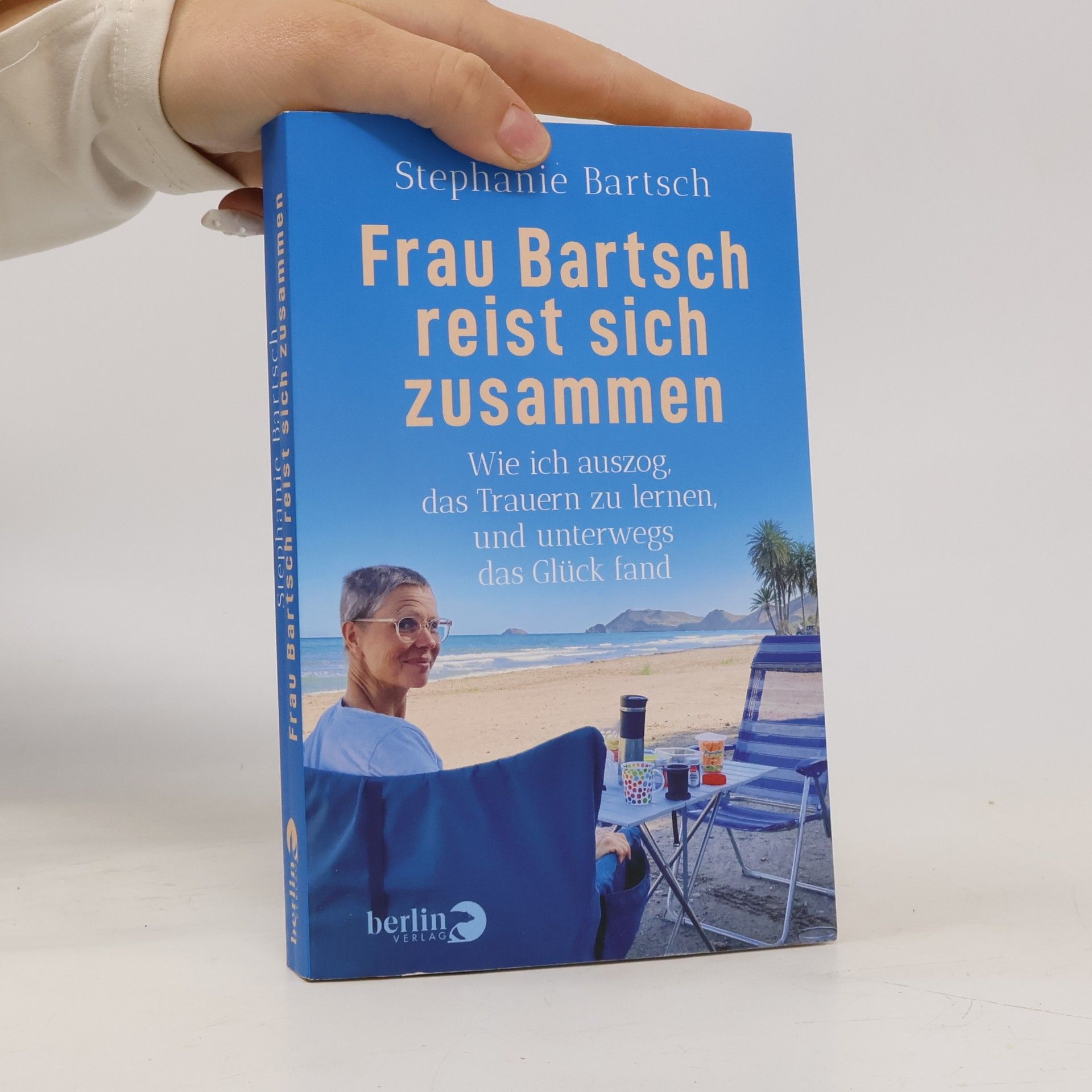 Frau Bartsch reist sich zusammen
