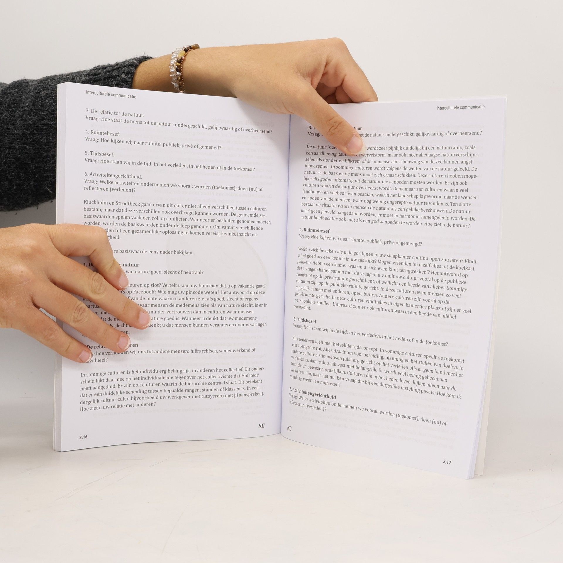 Various authors Internationaal I: overbruggen (interculturele) diversiteit