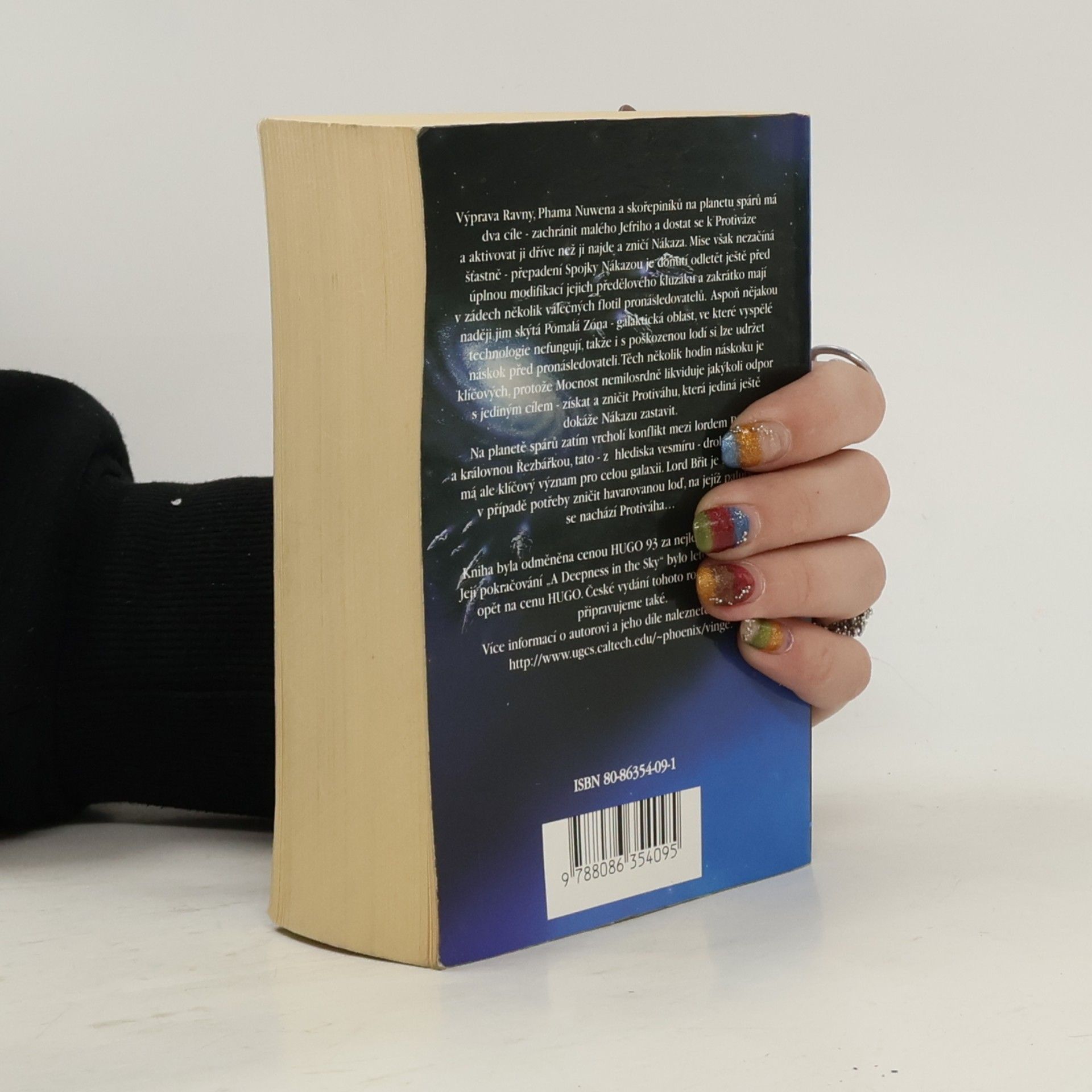 Vernor Vinge Oheň nad hlubinou. Planeta spárů