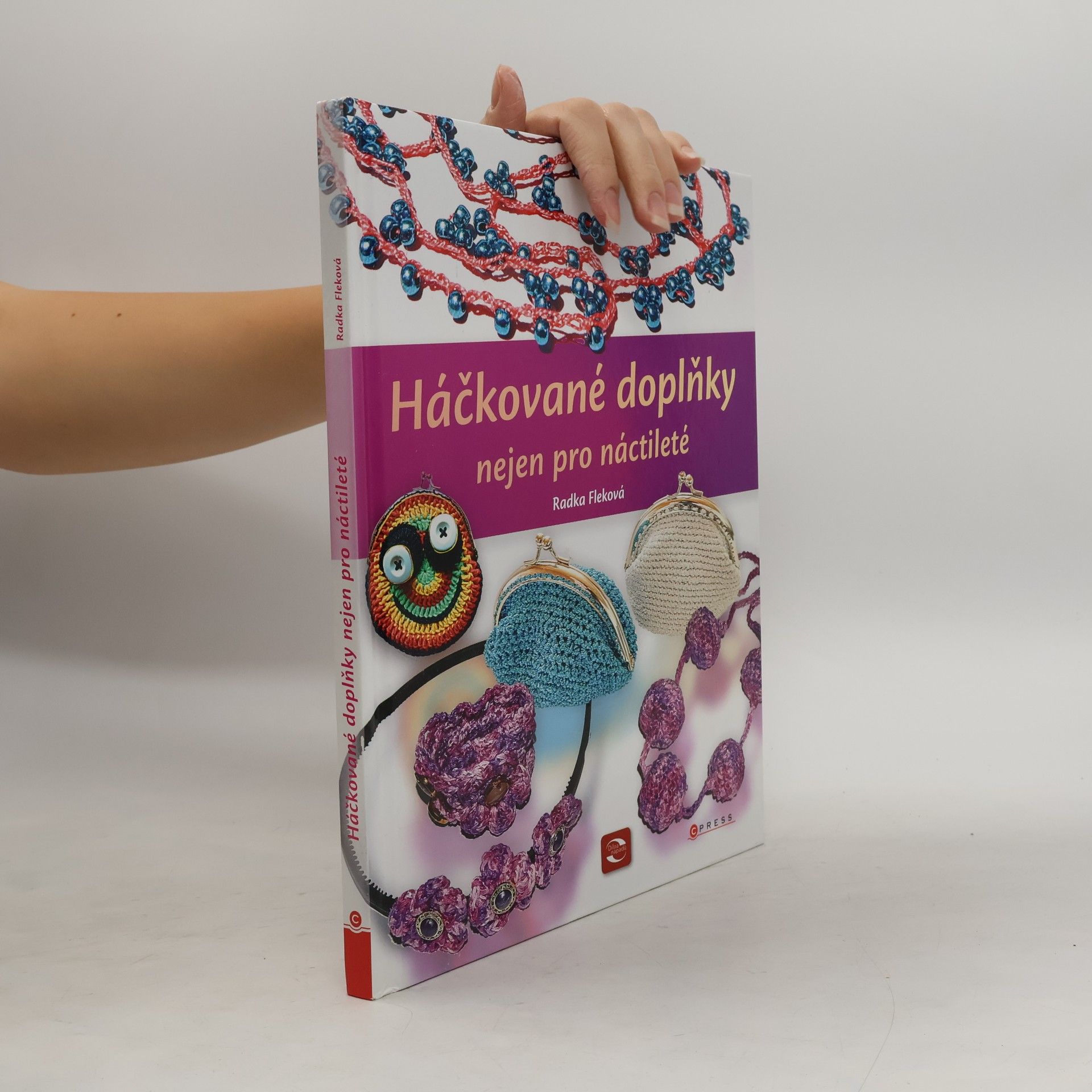 Háčkované doplňky nejen pro náctileté