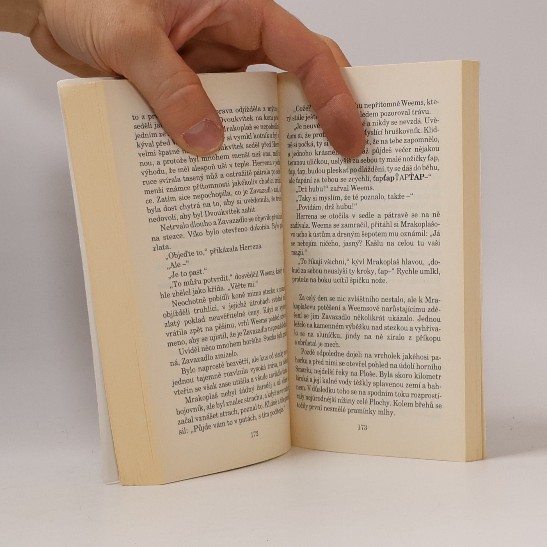 Terry Pratchett Lehké fantastično