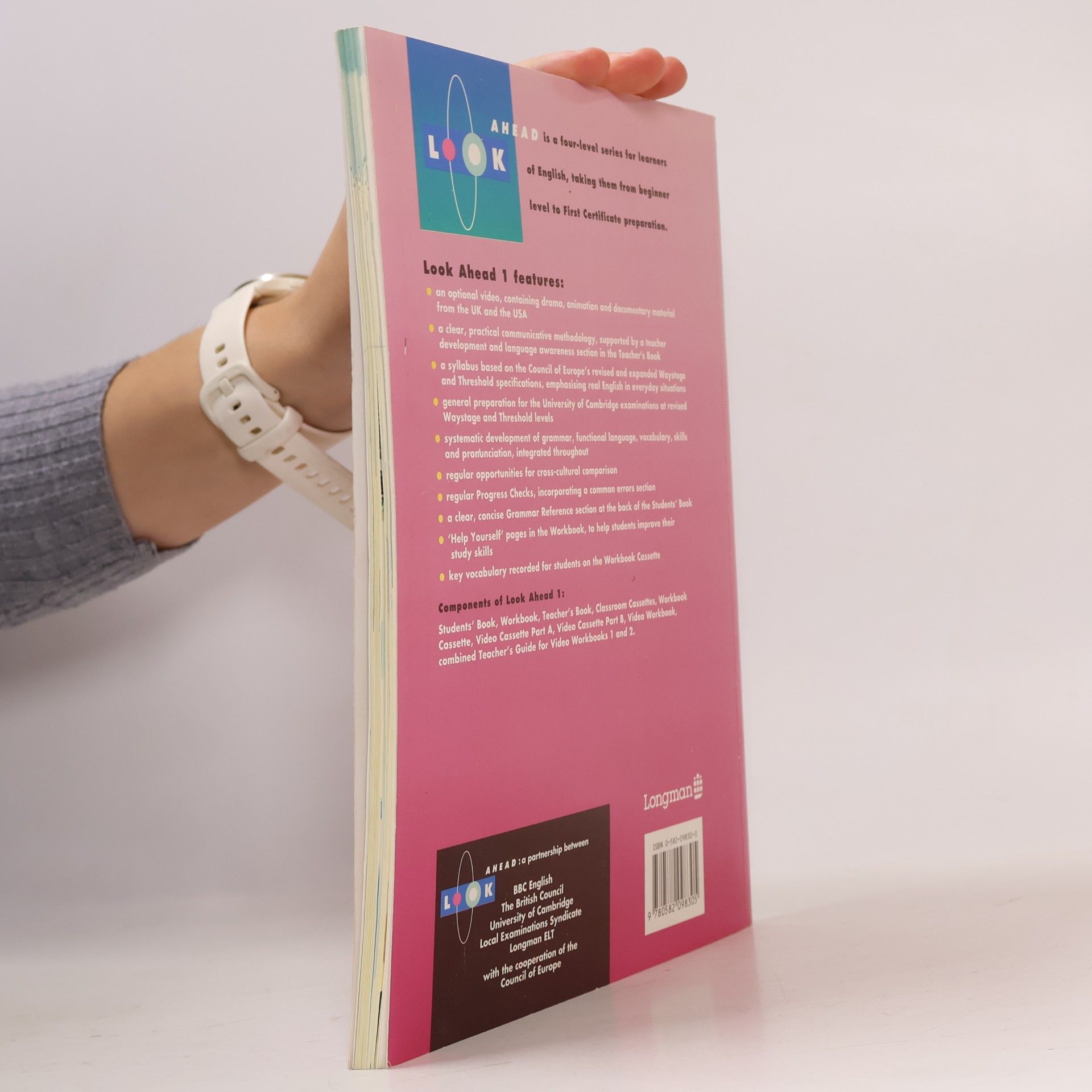 Andy Hopkins Look ahead classroom course : students' book 1
