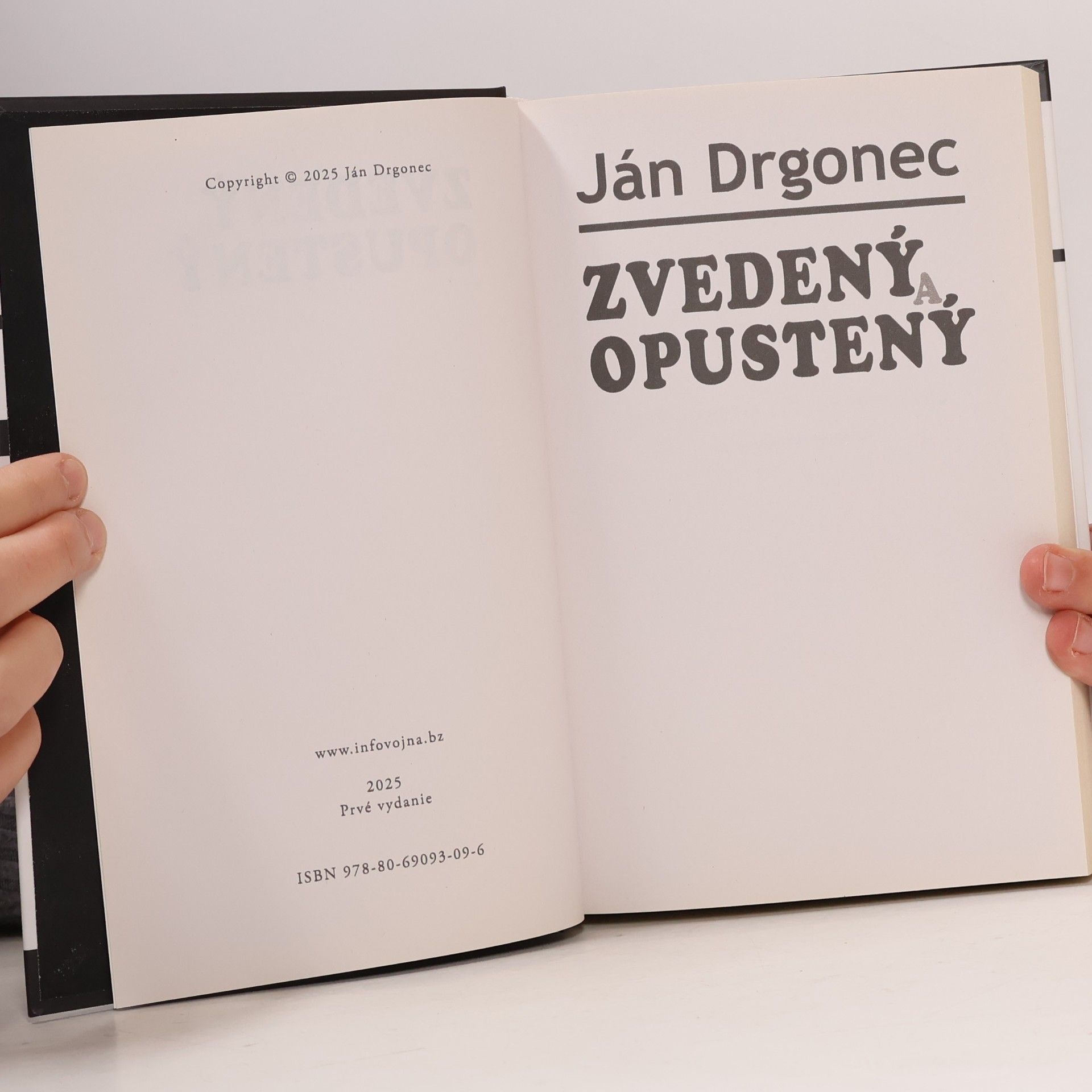 Ján Drgonec Zvedený, a, opustený