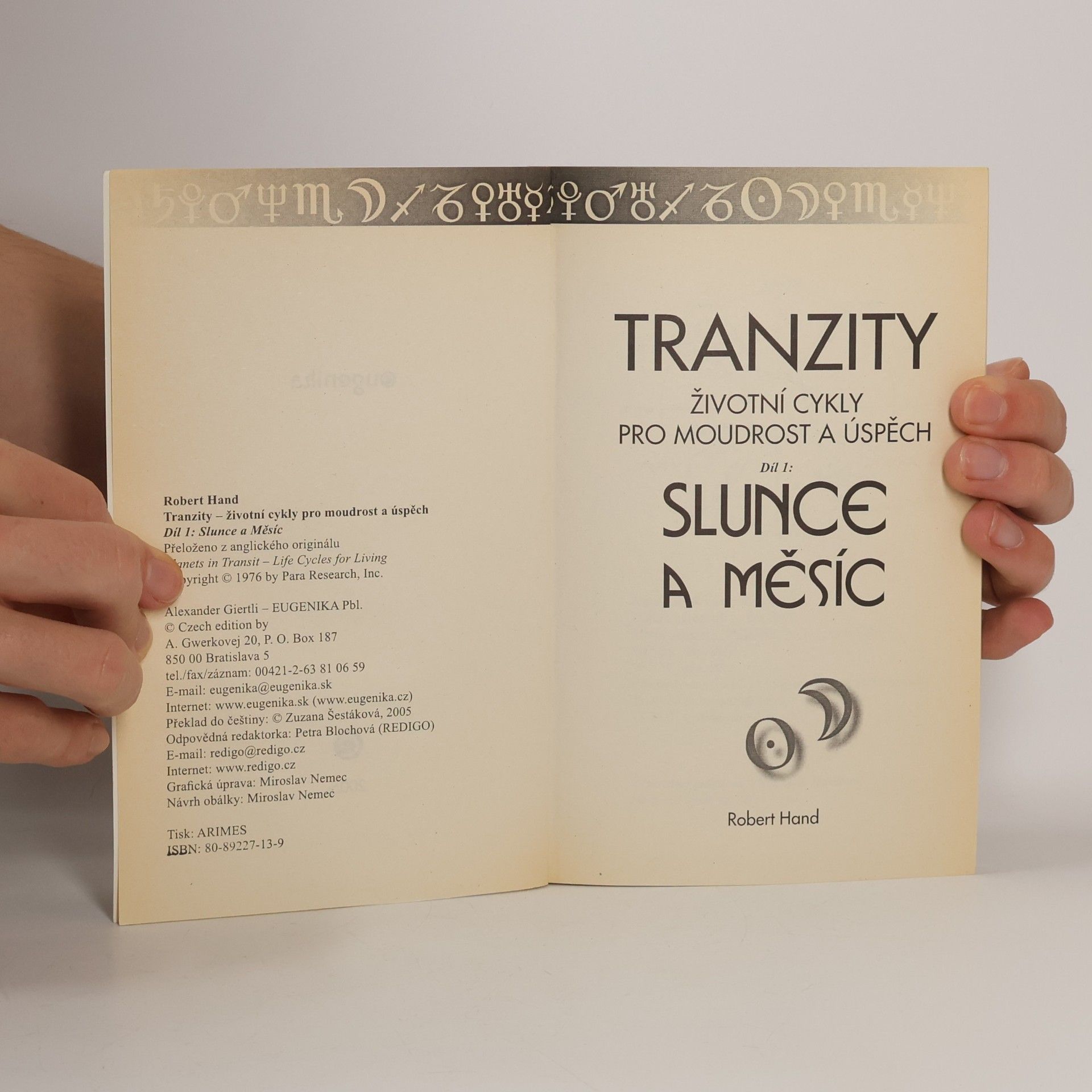 Robert Hand Tranzity 1. Slunce a Měsíc