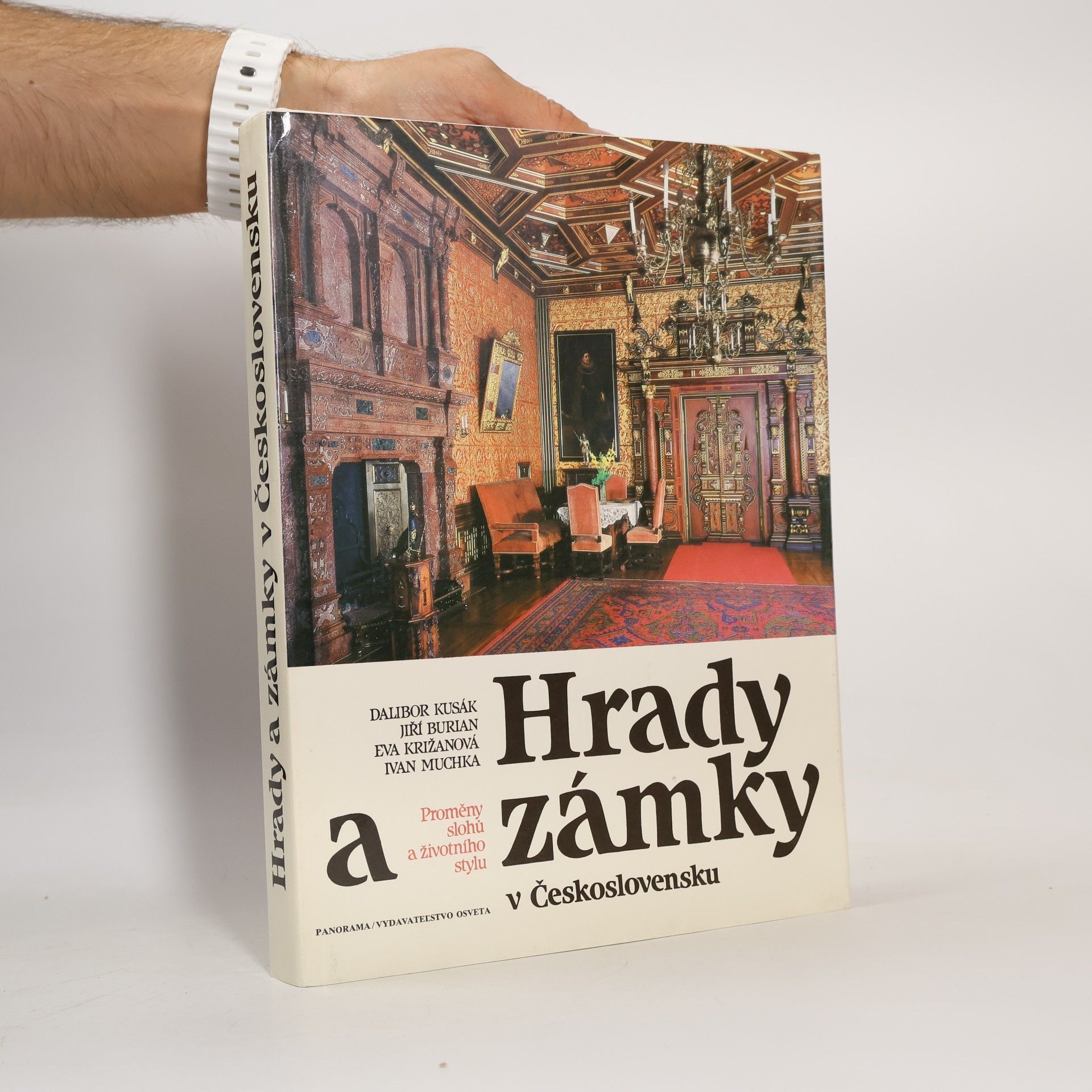 Hrady a zámky v Československu