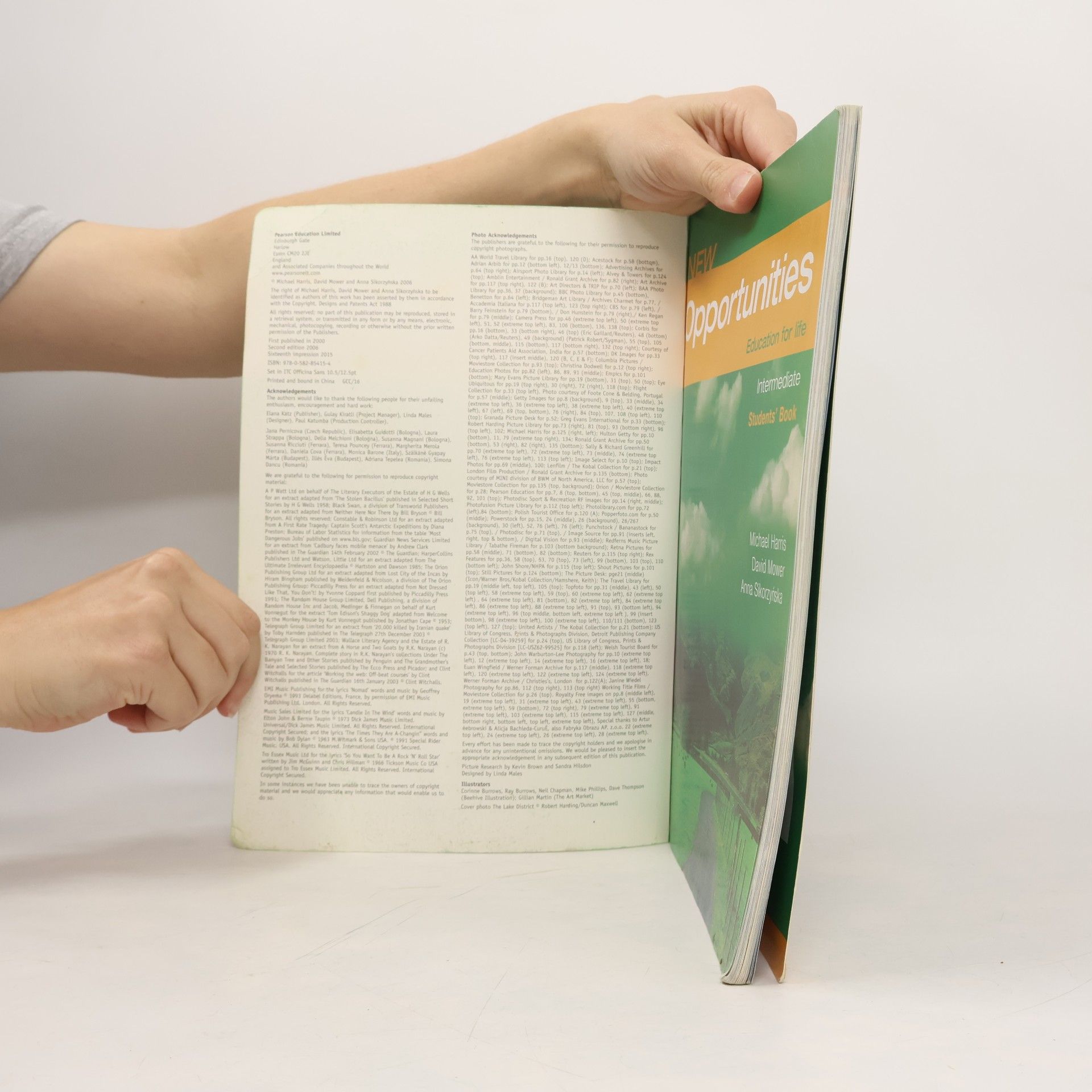 Collectif d'auteurs New Opportunities. Education for life. Intermediate Students' Book. Mini-Dictionary