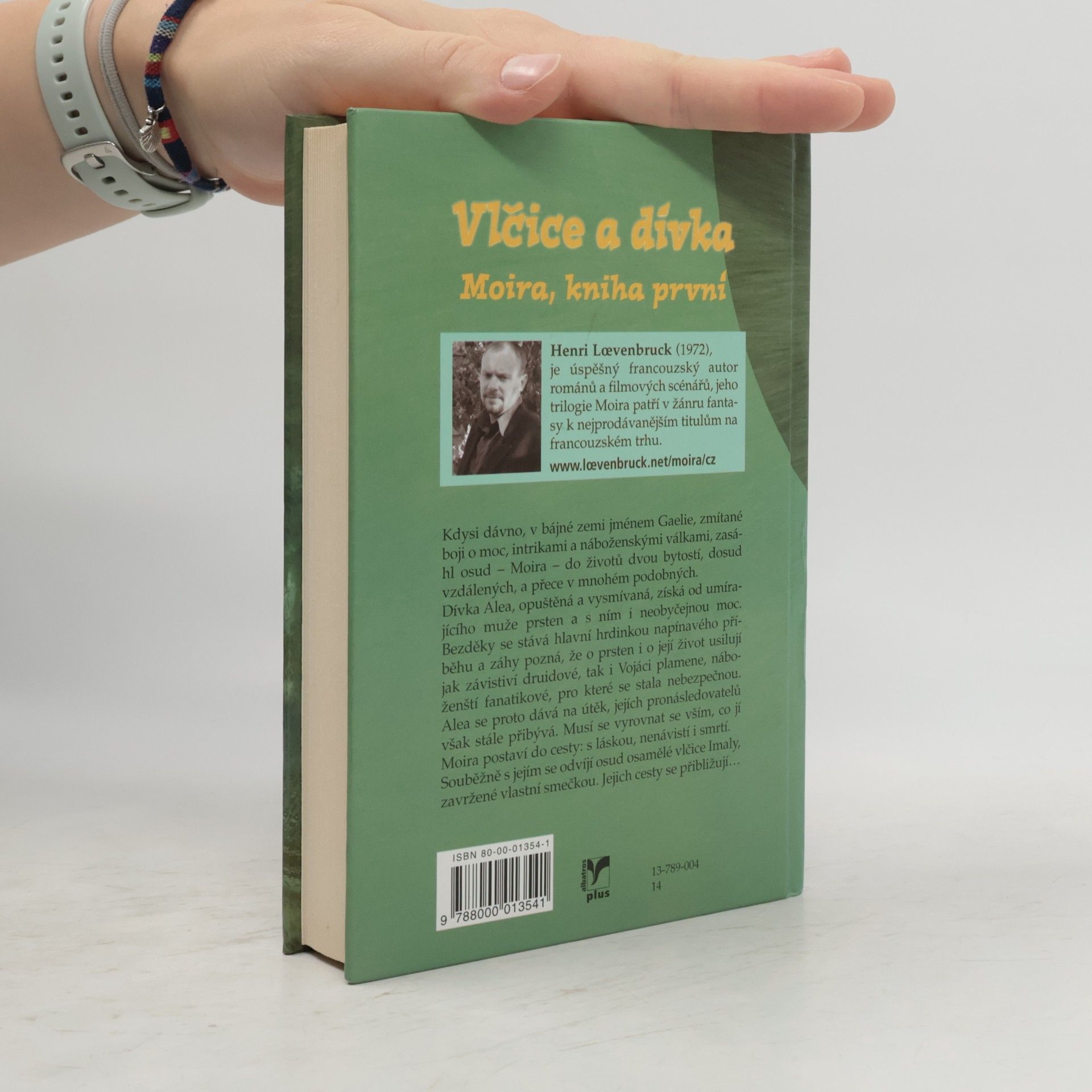 Henri Loevenbruck Moira. Kniha první, Vlčice a dívka