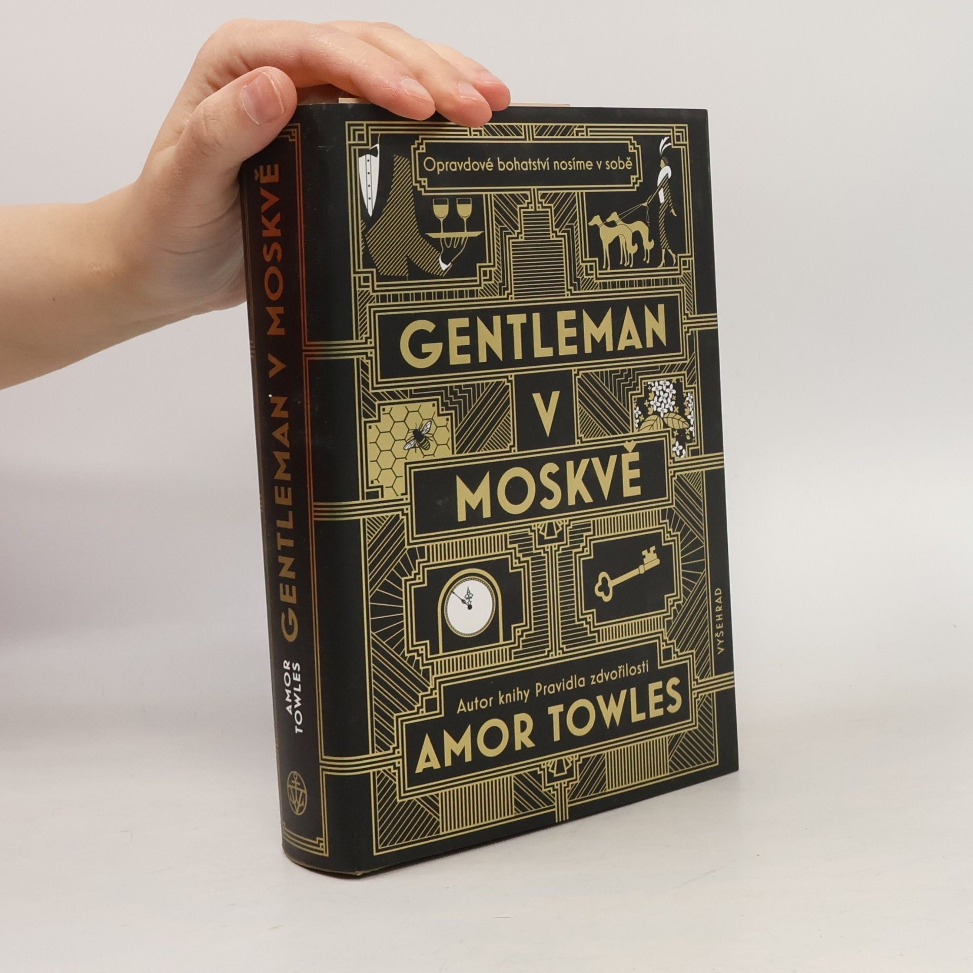 Amor Towles Gentleman v Moskvě