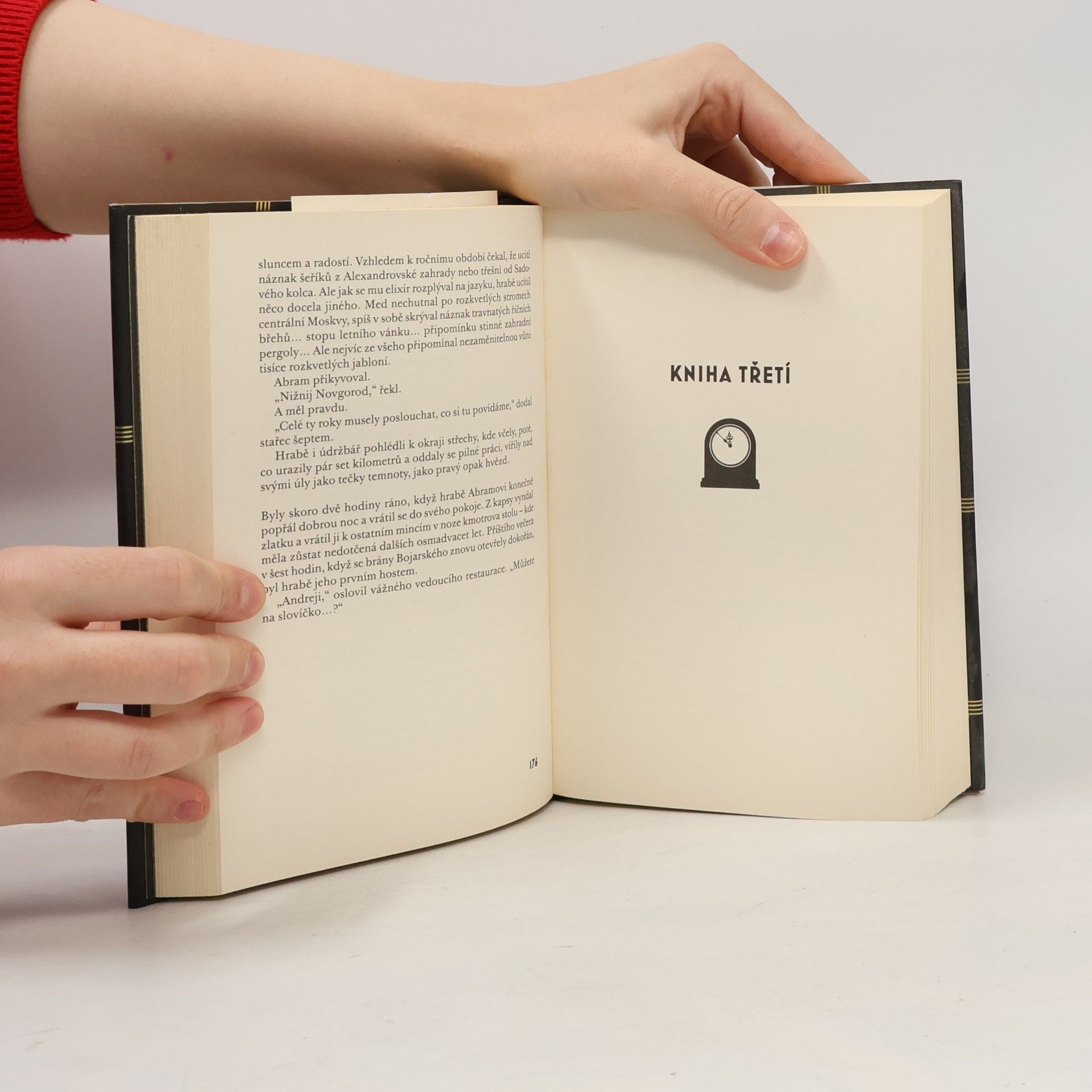 Amor Towles Gentleman v Moskvě