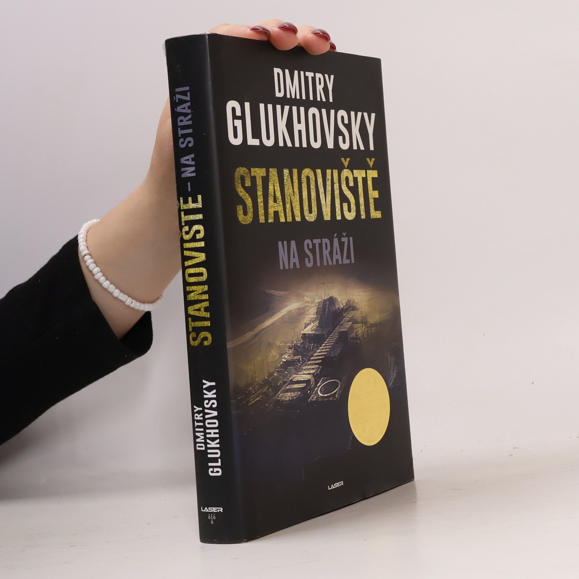 Dmitry Gluchovsky Stanoviště na stráži