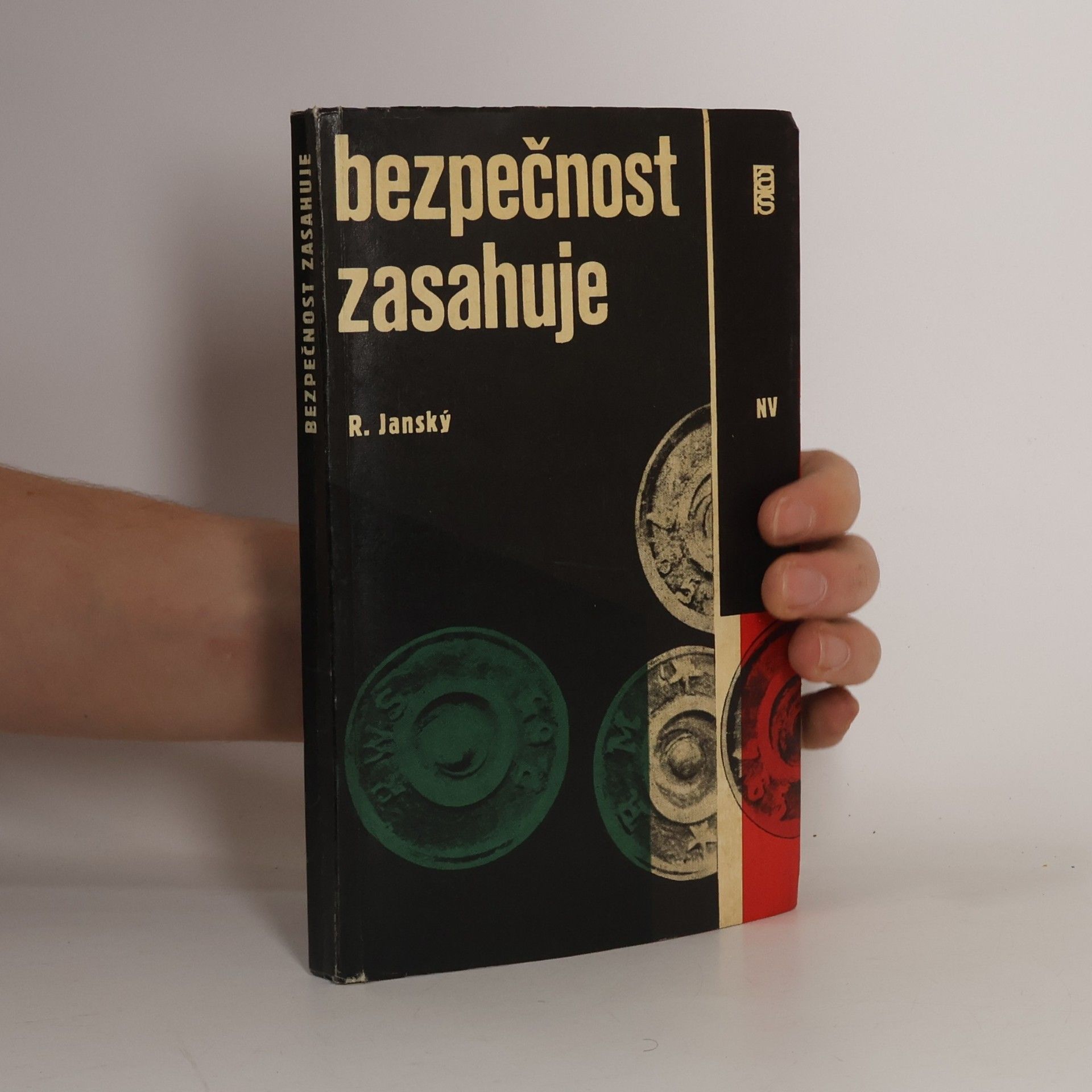 Bezpečnost zasahuje