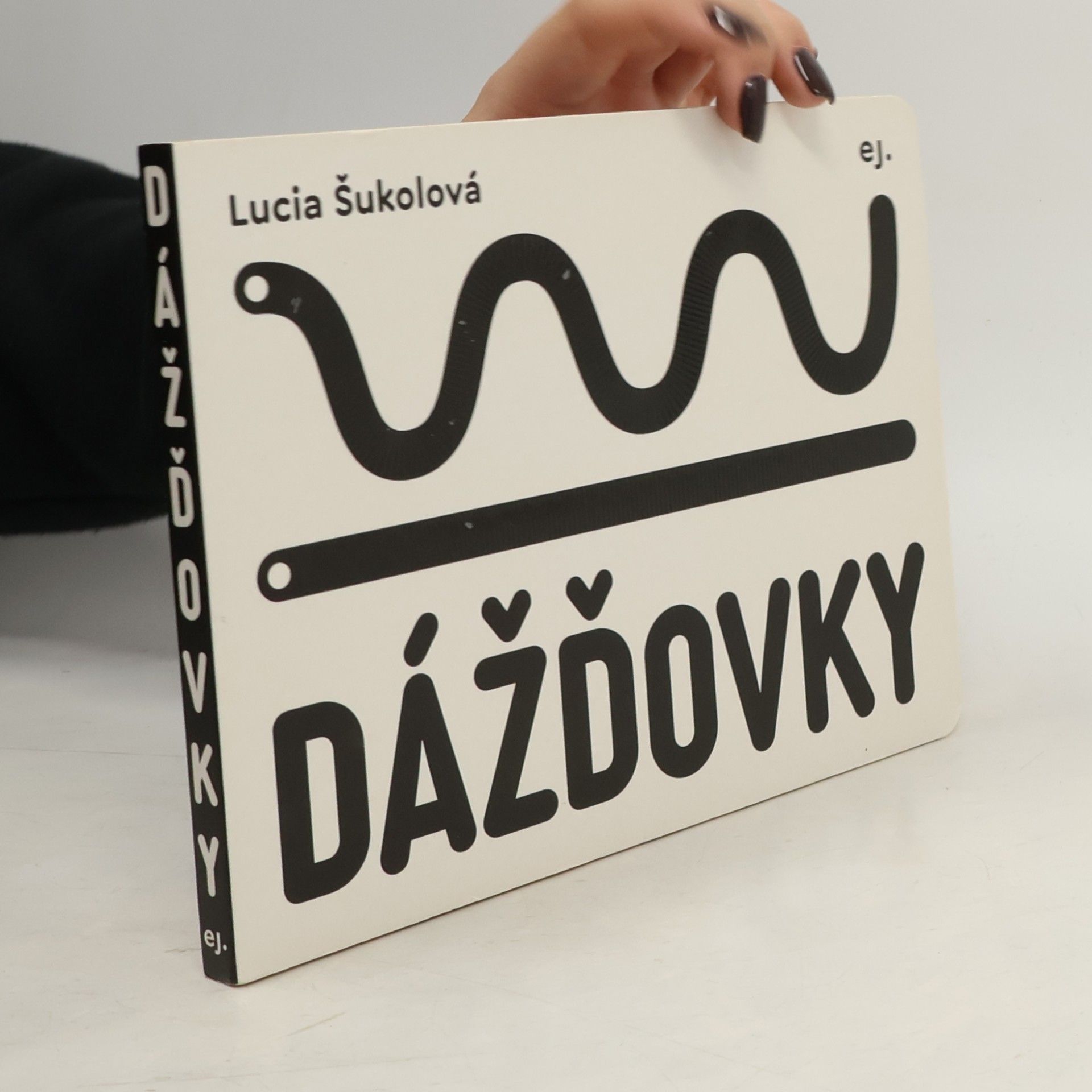 Lucia Šukolová Dážďovky