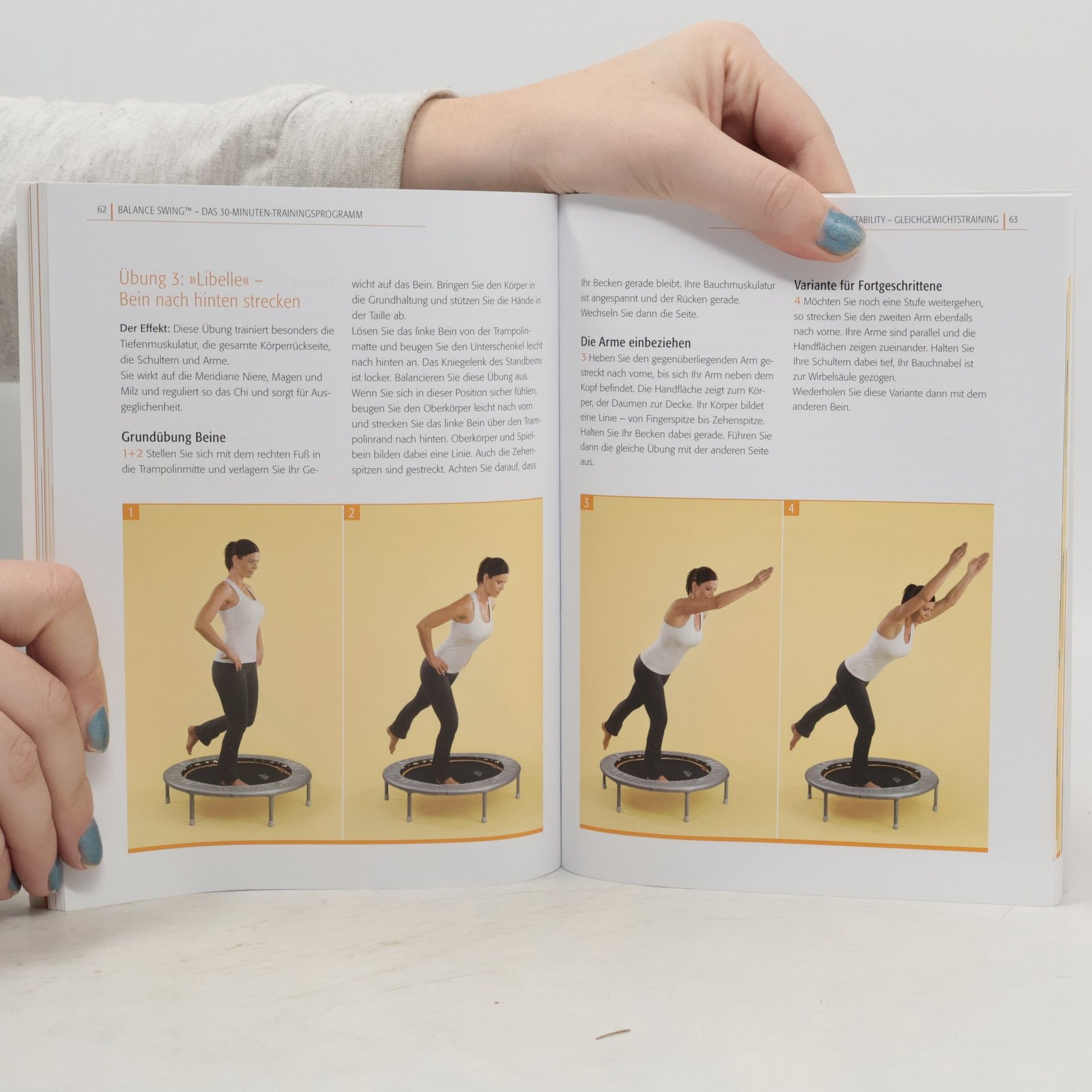 Yvonne Hyna Balance Swing auf dem Mini-Trampolin