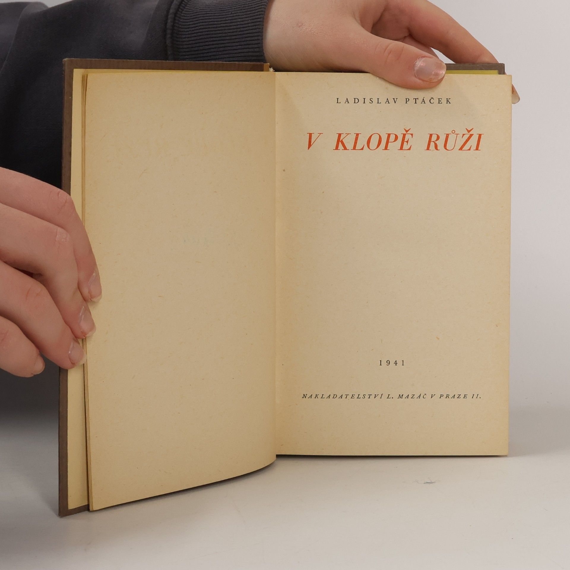 Ladislav Ptáček  V klopě růži