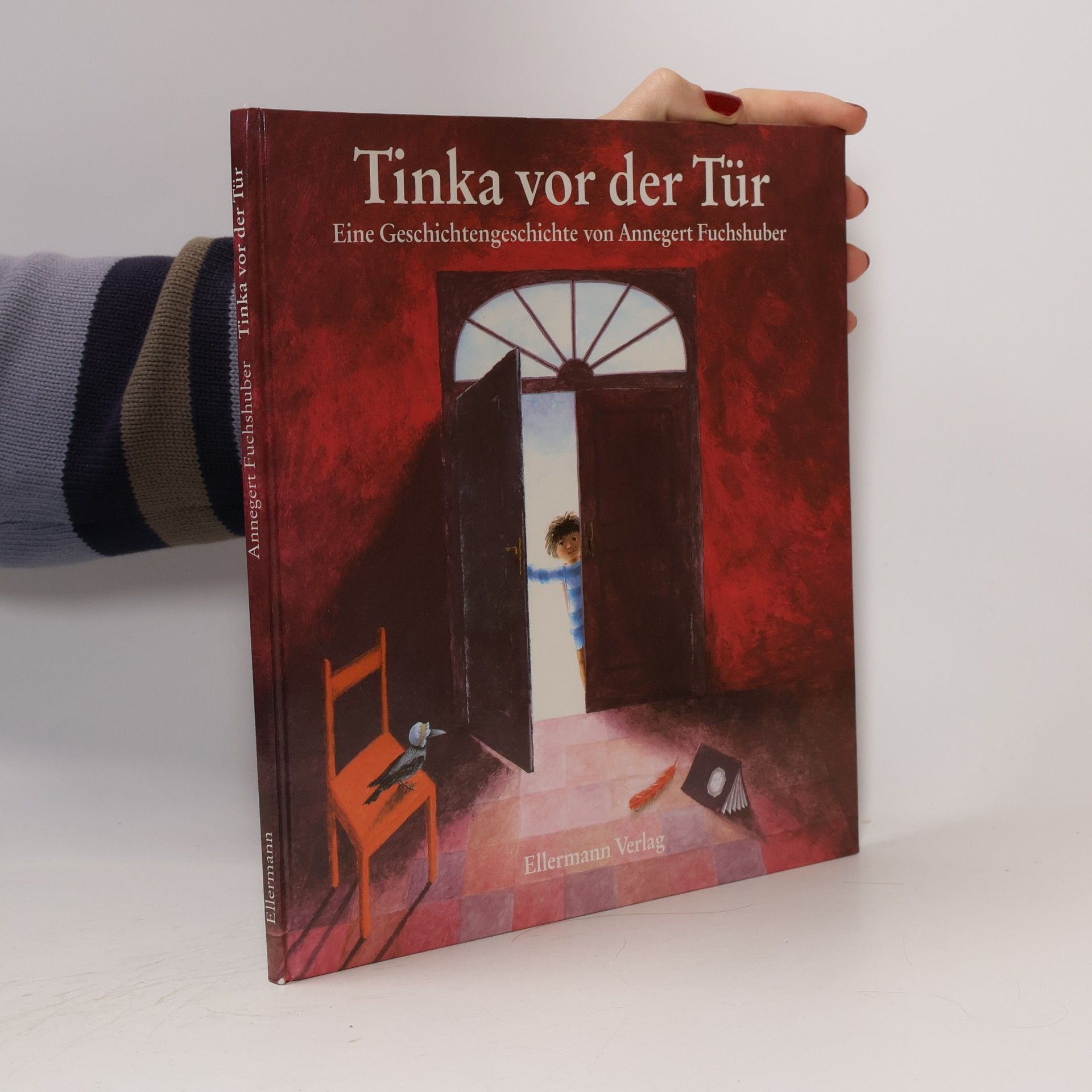 Tinka vor der Tür
