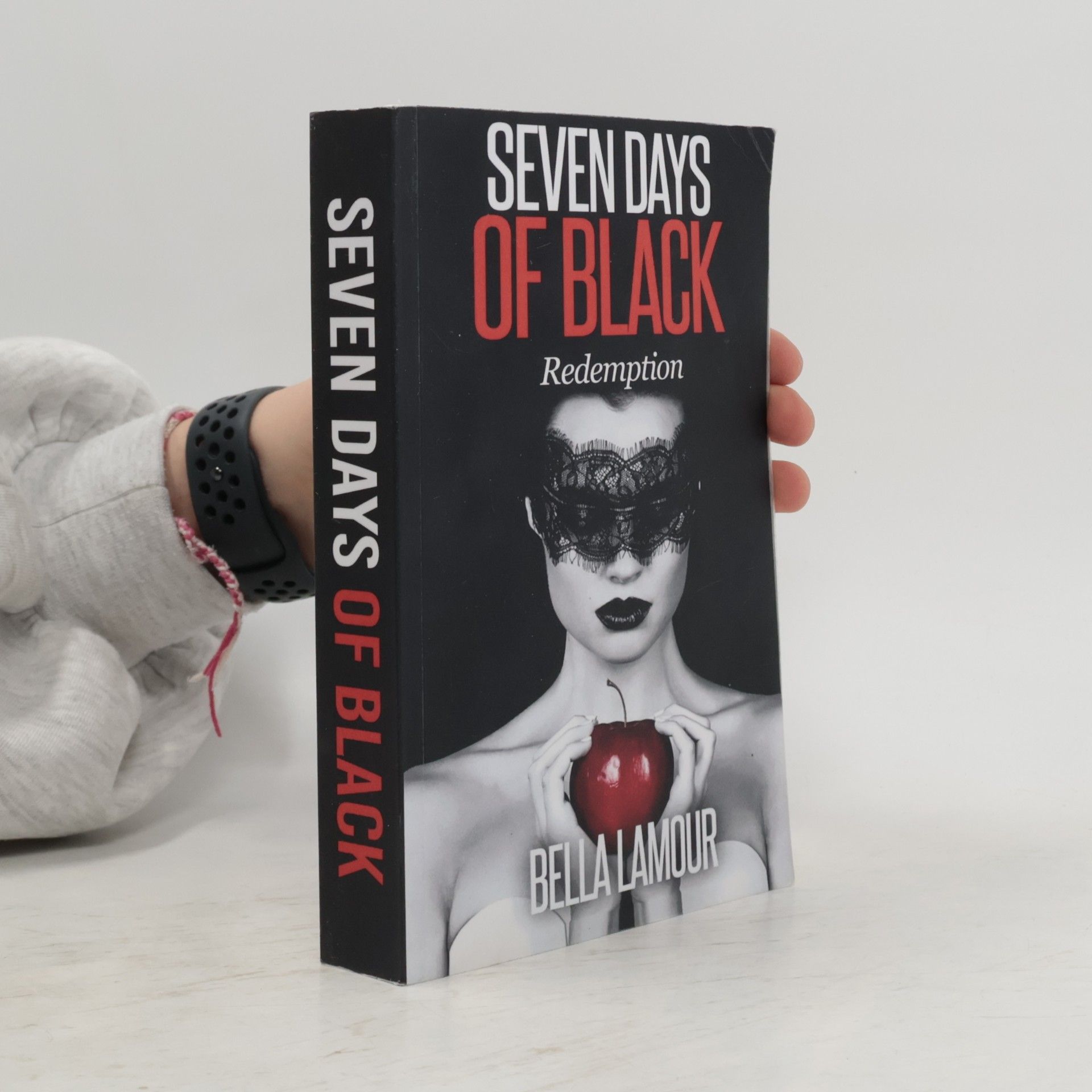 Bella Lamour Seven Days of Black