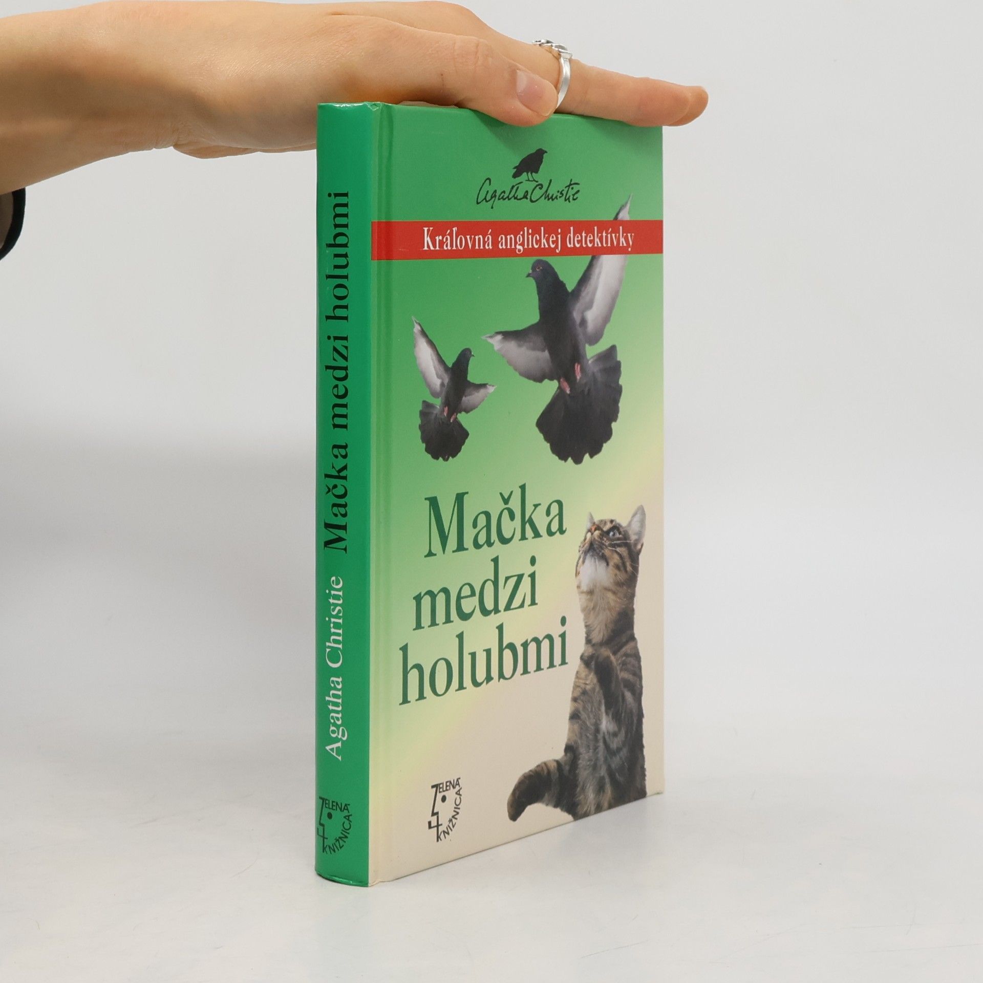 Agatha Christie Mačka medzi holubmi