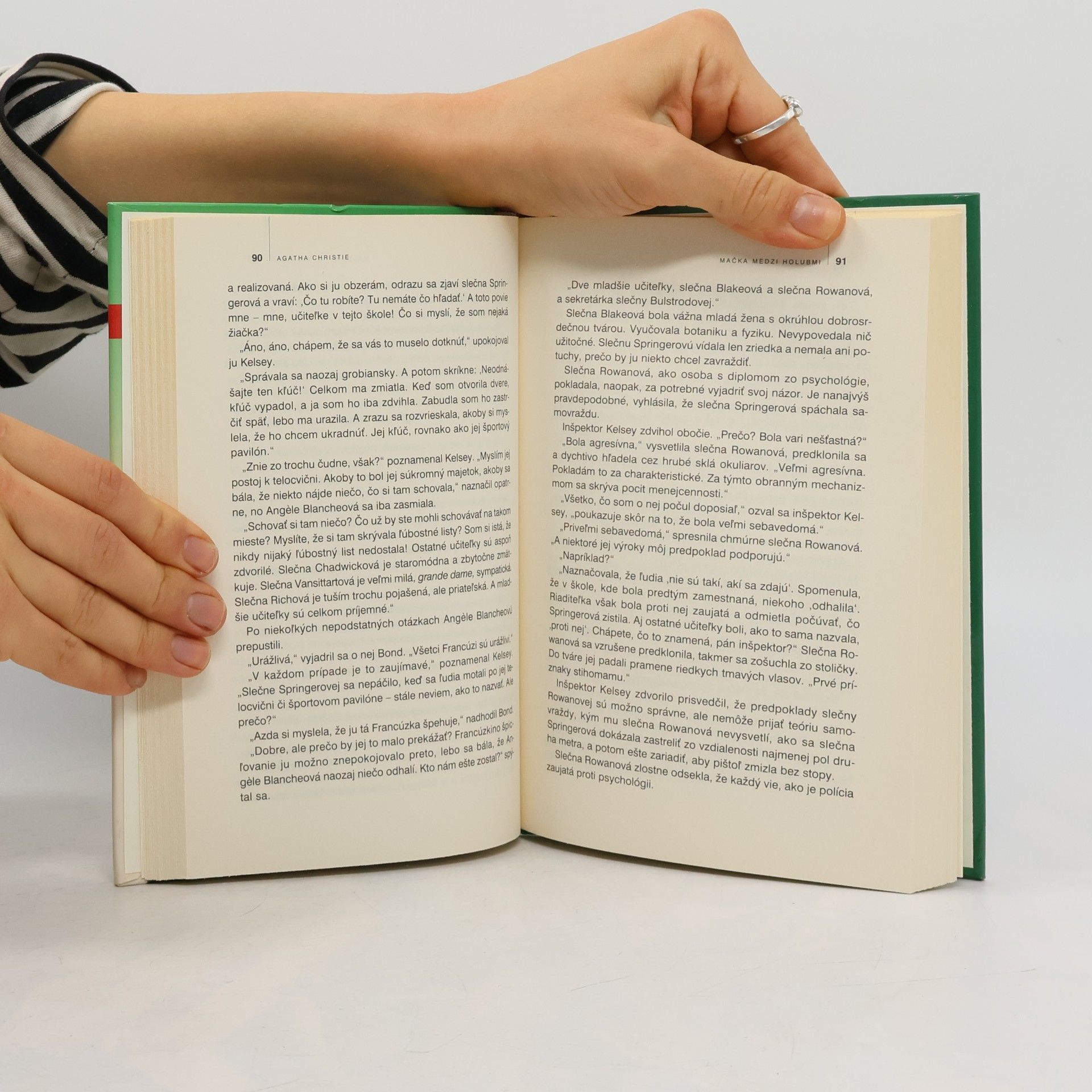 Agatha Christie Mačka medzi holubmi