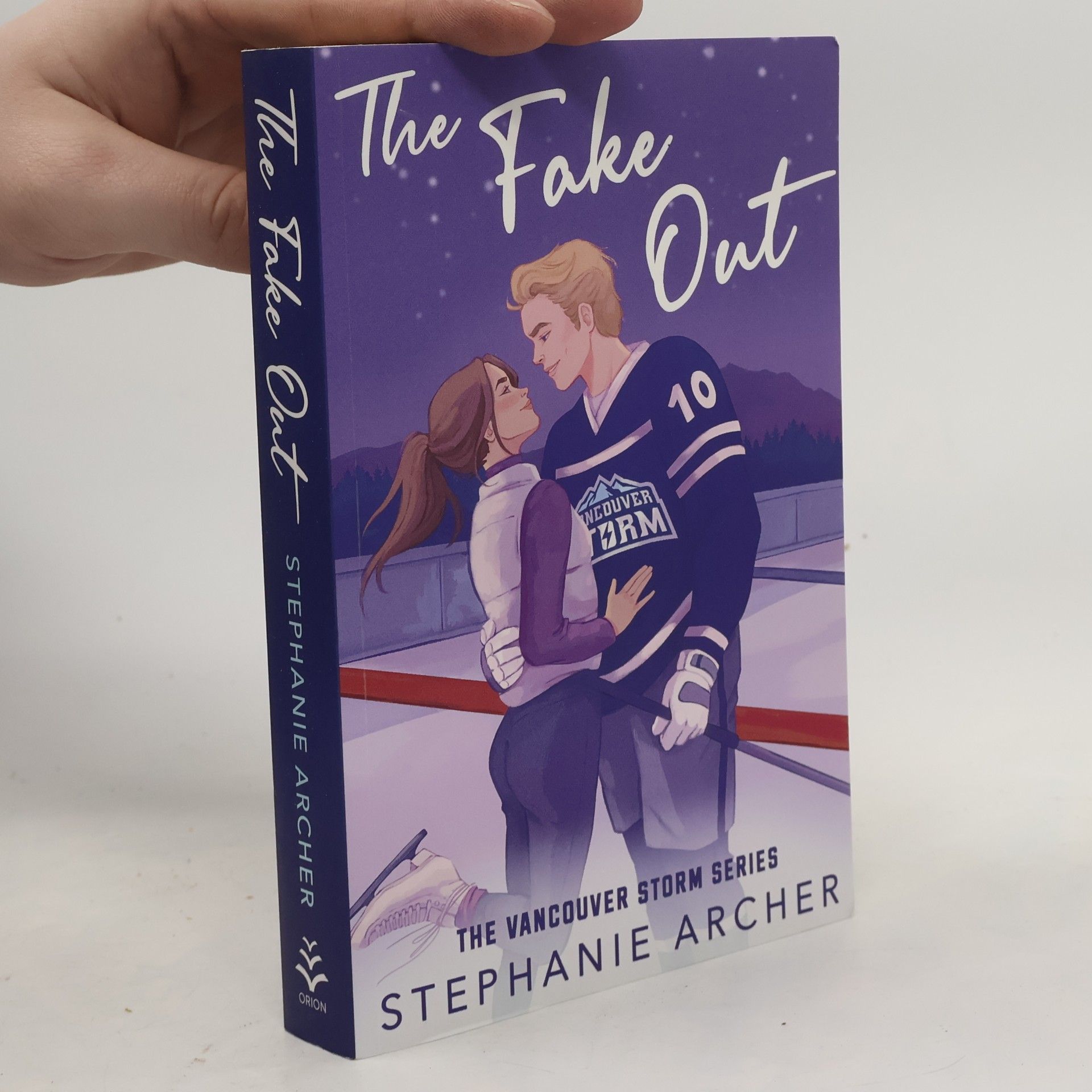 Stephanie Archer The Fake Out